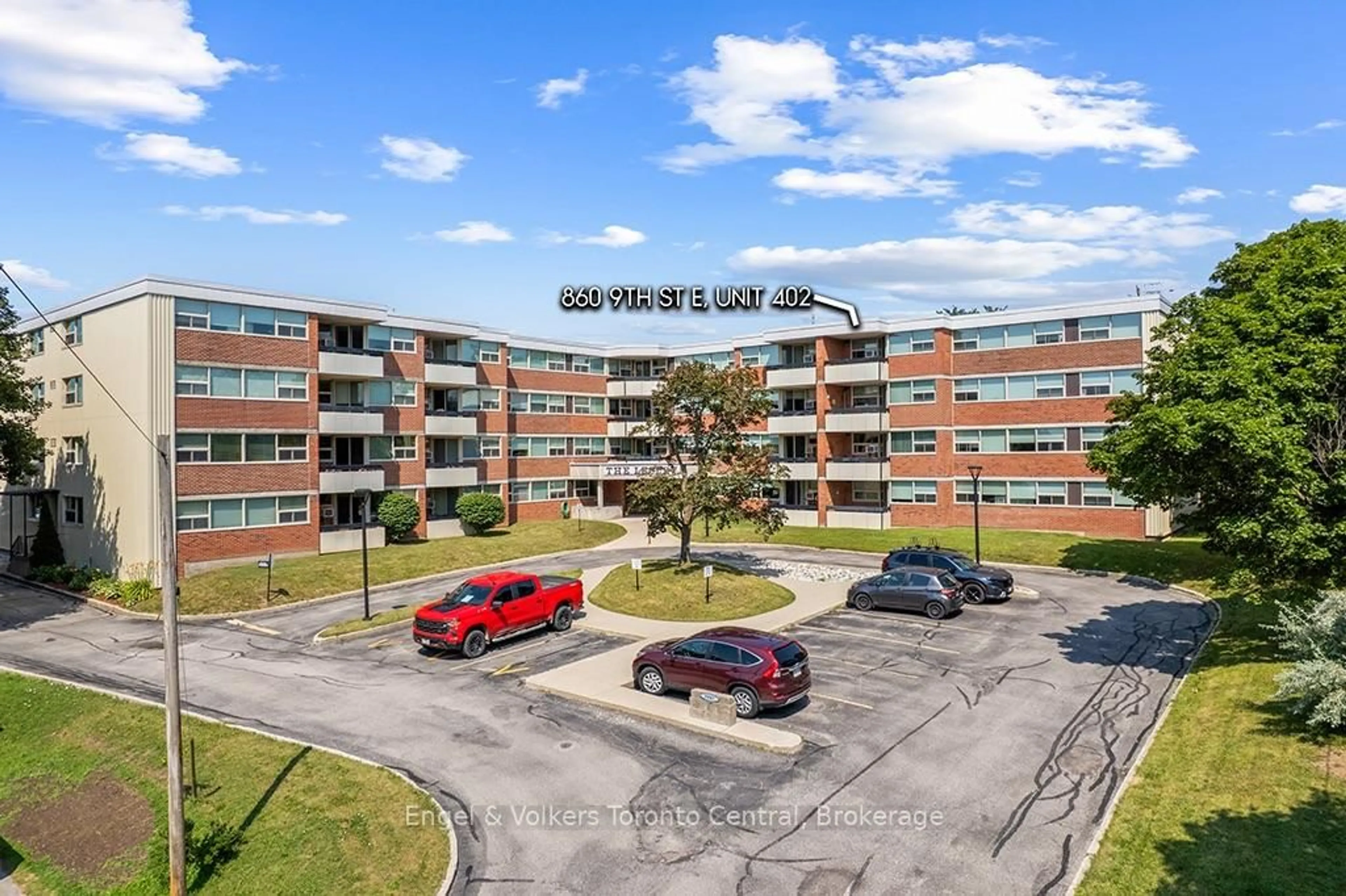 A pic from outside/outdoor area/front of a property/back of a property/a pic from drone, building for 860 9TH St #402, Owen Sound Ontario N4K 1R2