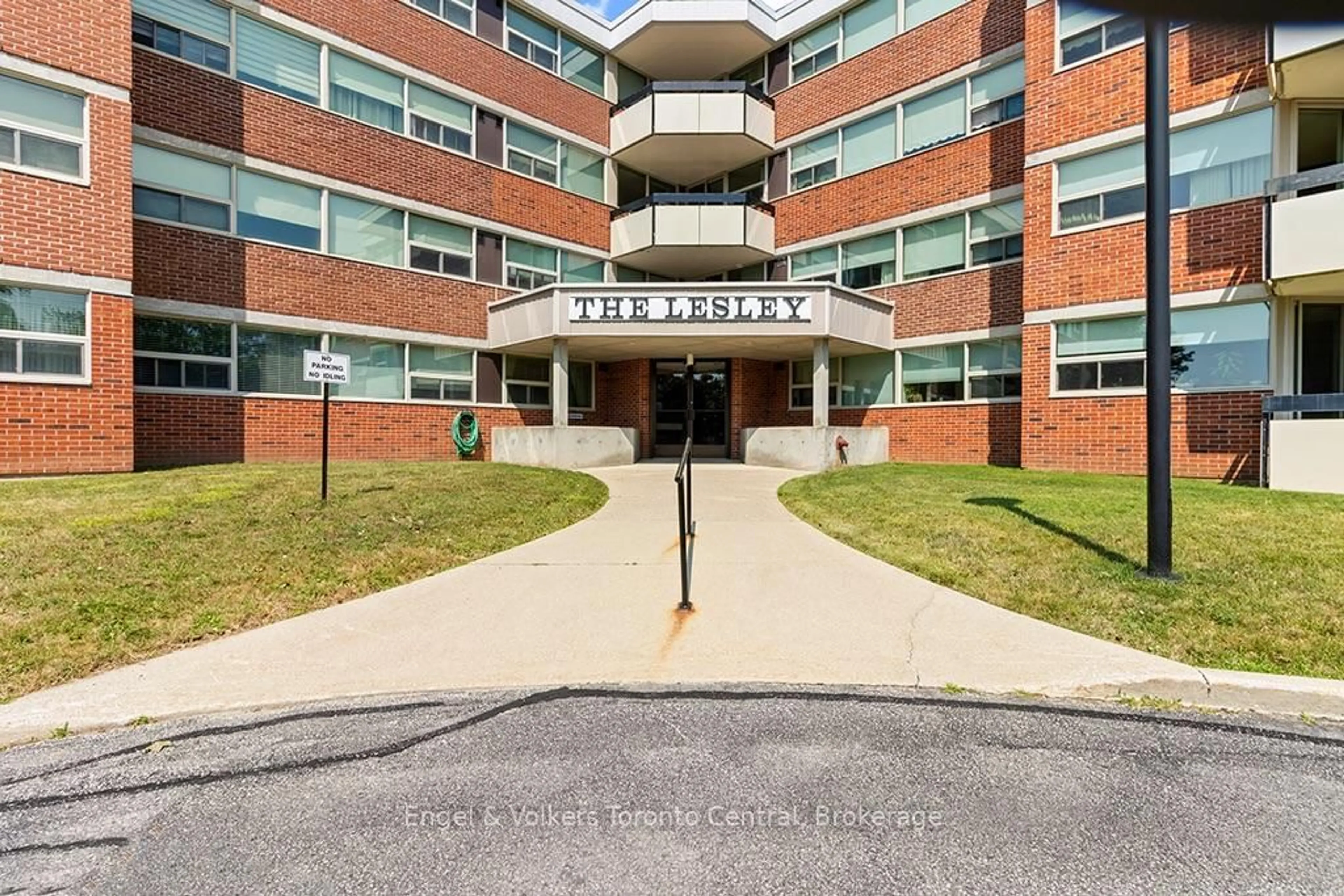 Unknown for 860 9TH St #402, Owen Sound Ontario N4K 1R2
