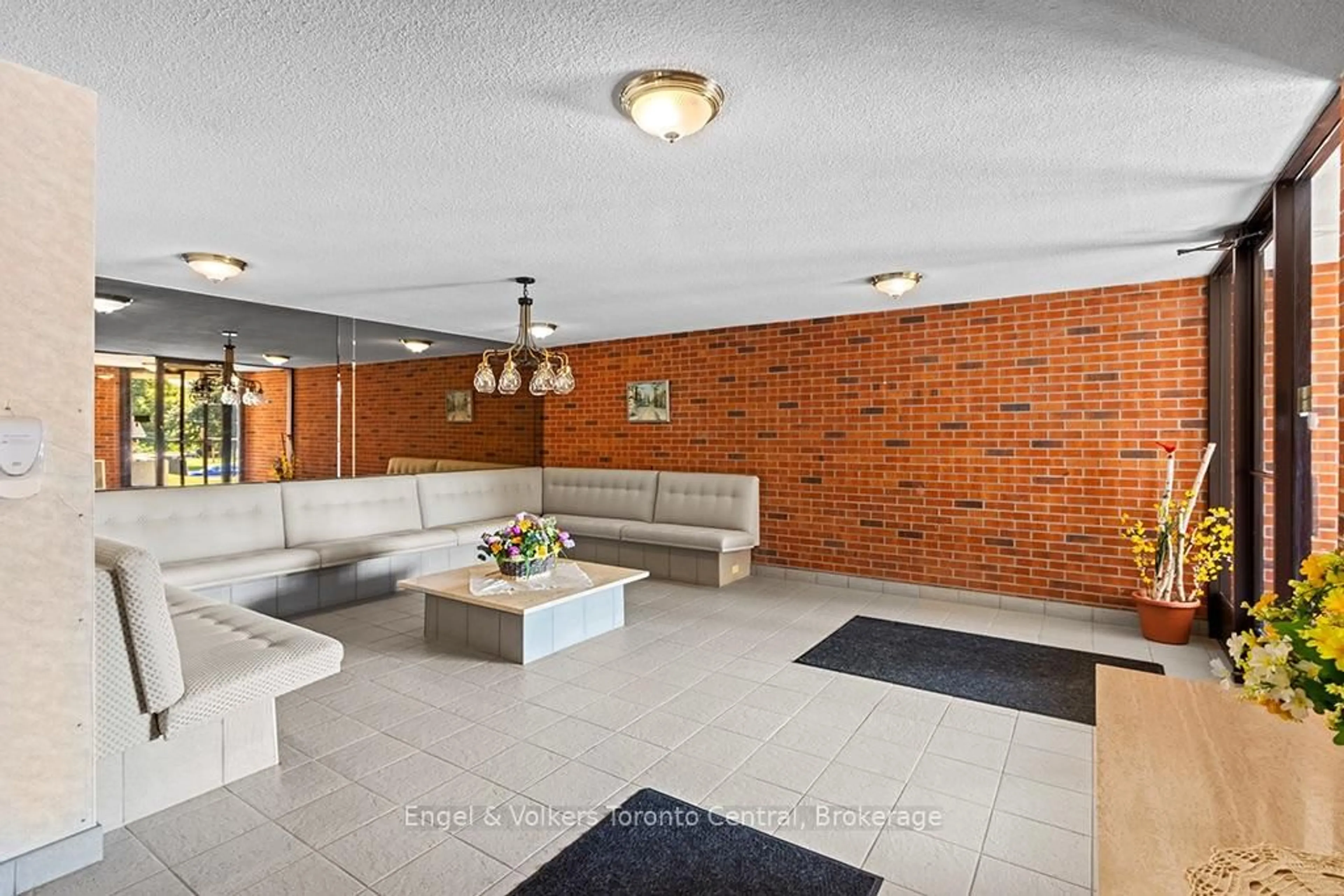 Lobby for 860 9TH St #402, Owen Sound Ontario N4K 1R2