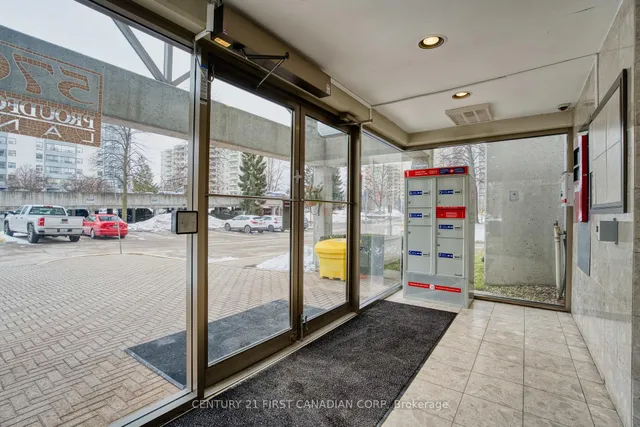 570 Proudfoot Lane #912, London North 4