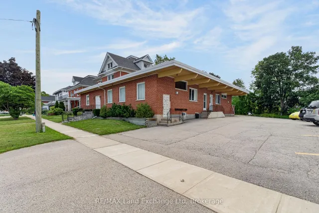 77 Montreal St, Goderich 5