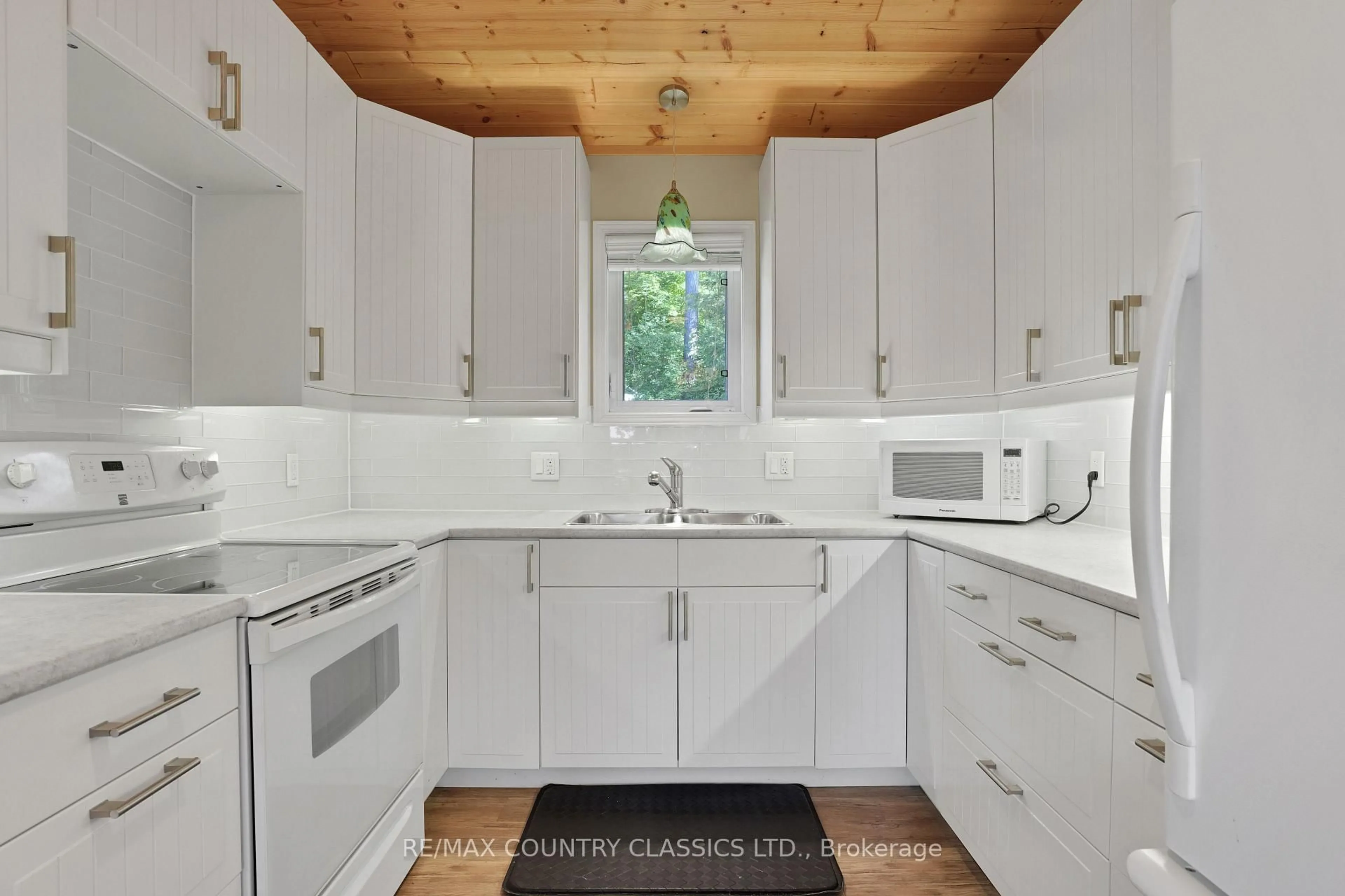 Standard kitchen, unknown for 27241 Highway 28, Highlands East Ontario K0L 1M0