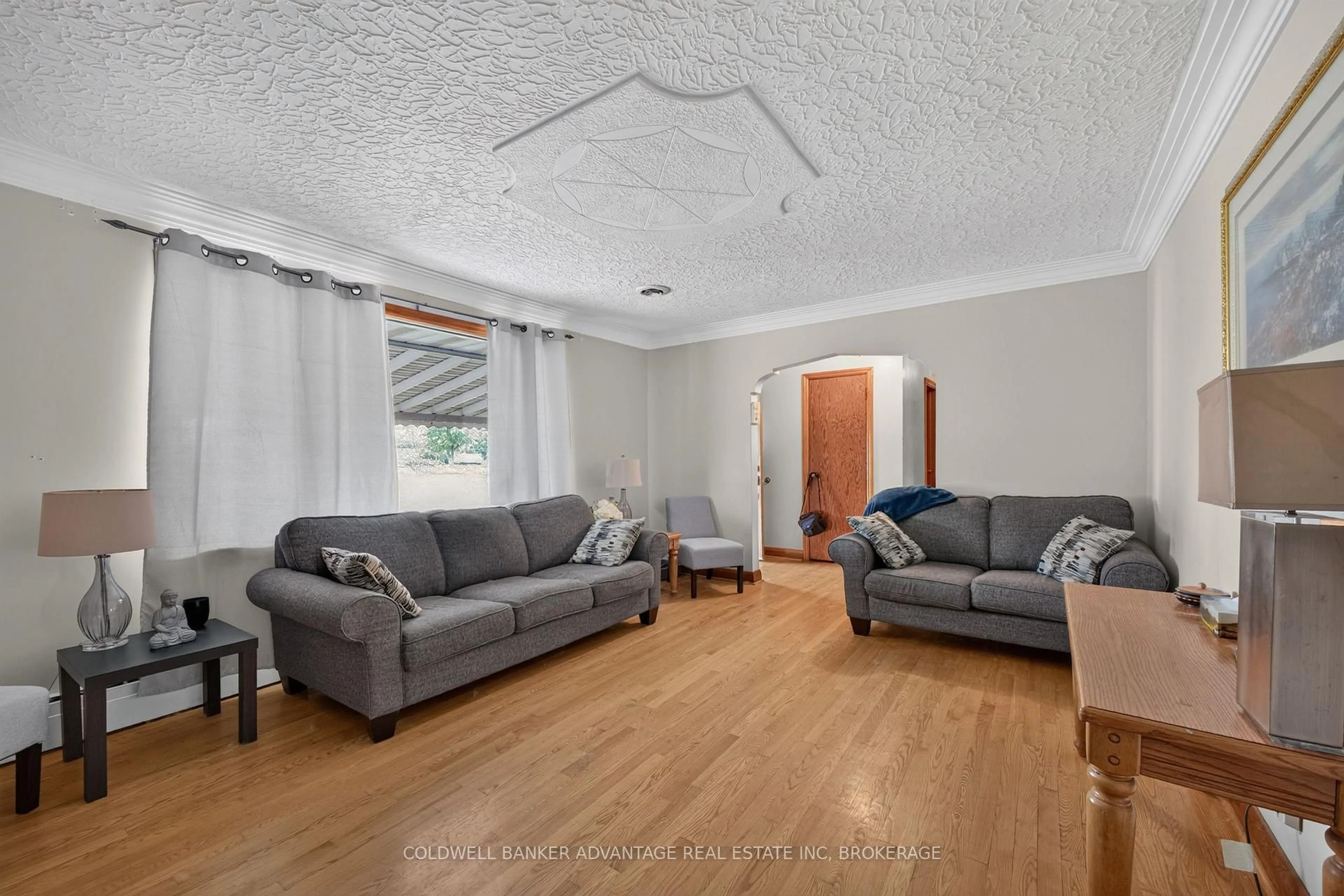 Living room with furniture, unknown for 36 Third St, Welland Ontario L3B 4W4