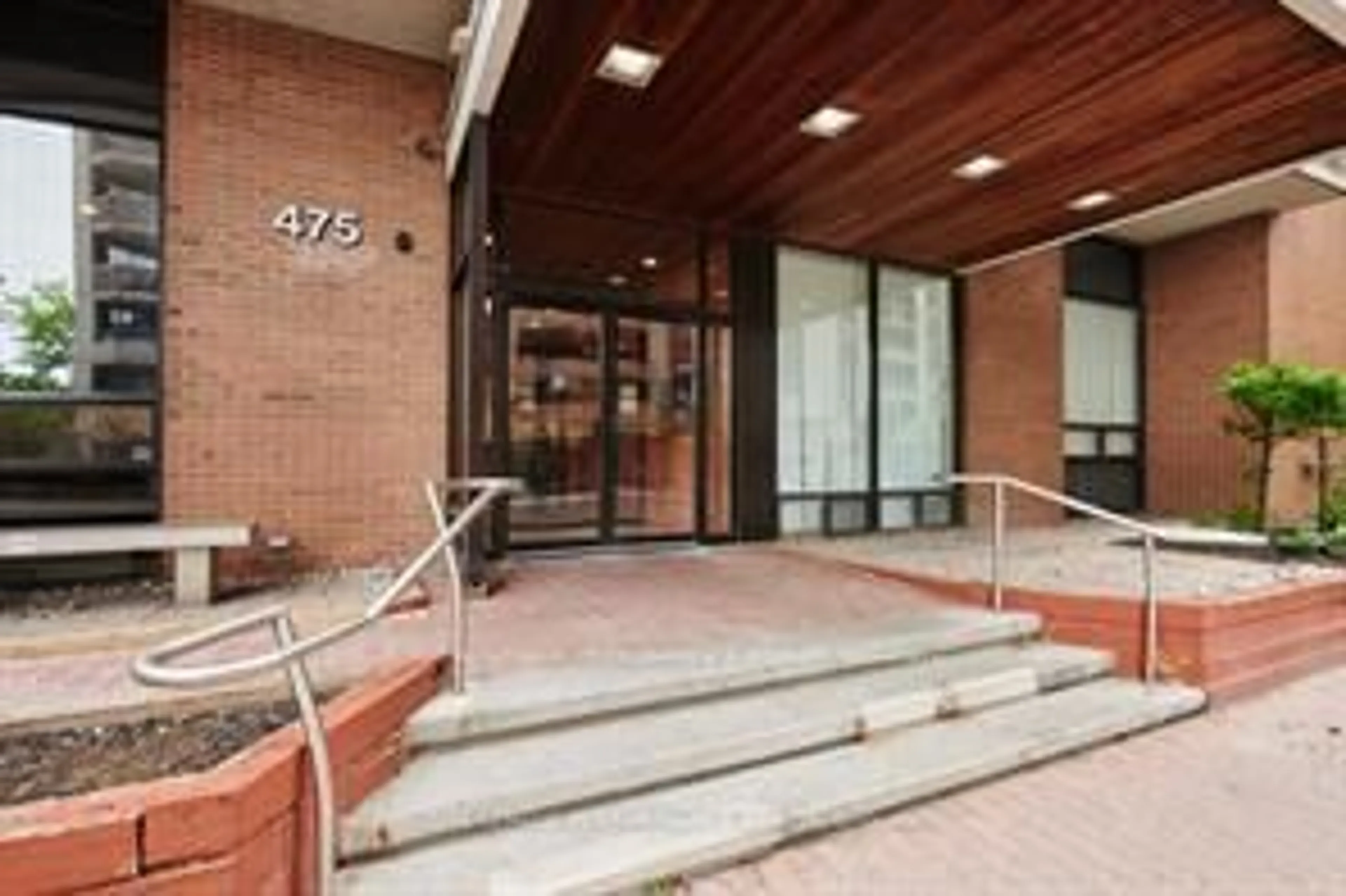 Indoor foyer for 475 Laurier Ave #1107, Ottawa Ontario K1R 7X1
