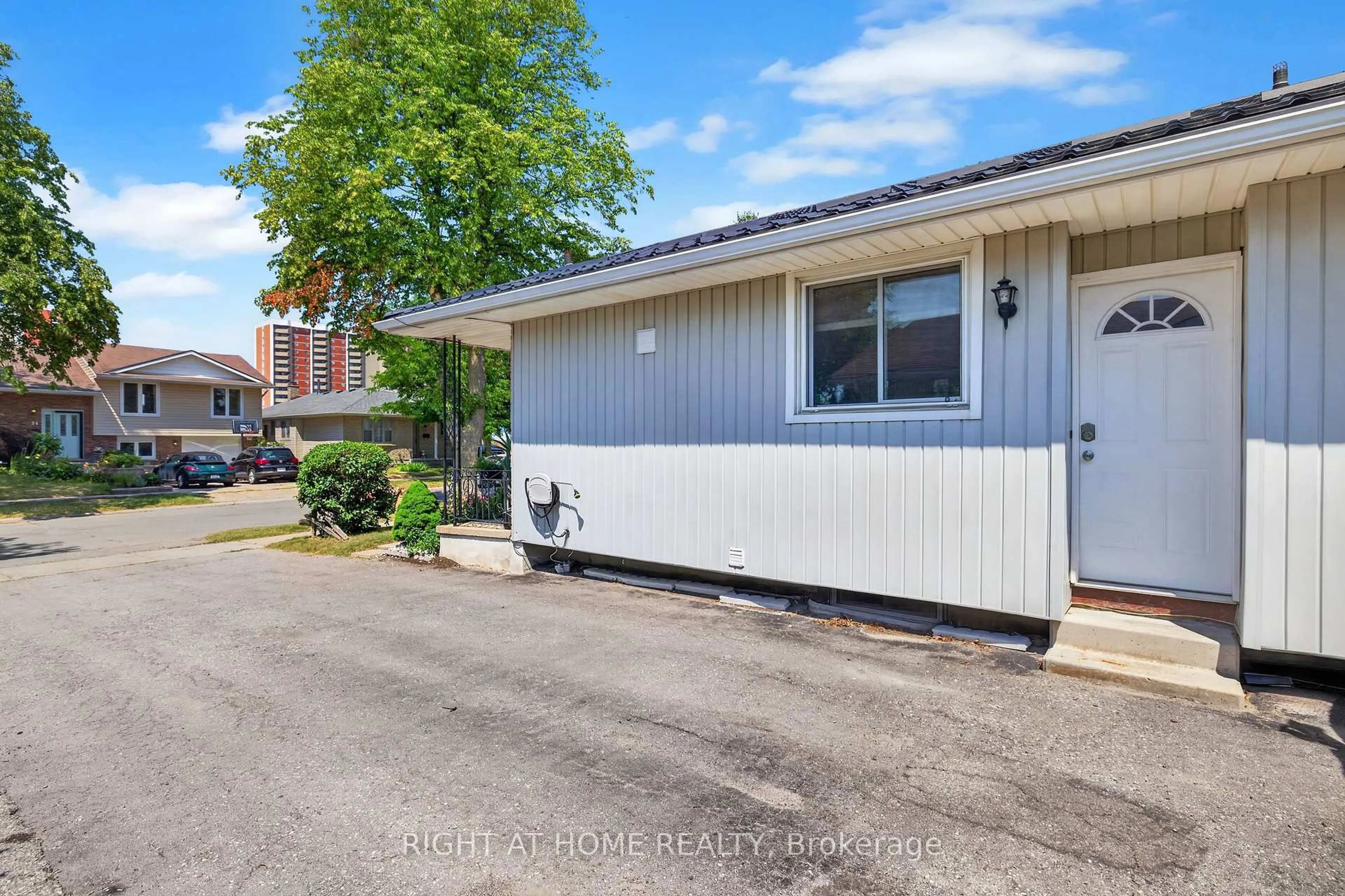 Home with vinyl exterior material, street for 37 RENNY Cres, London South Ontario N6E 2C4