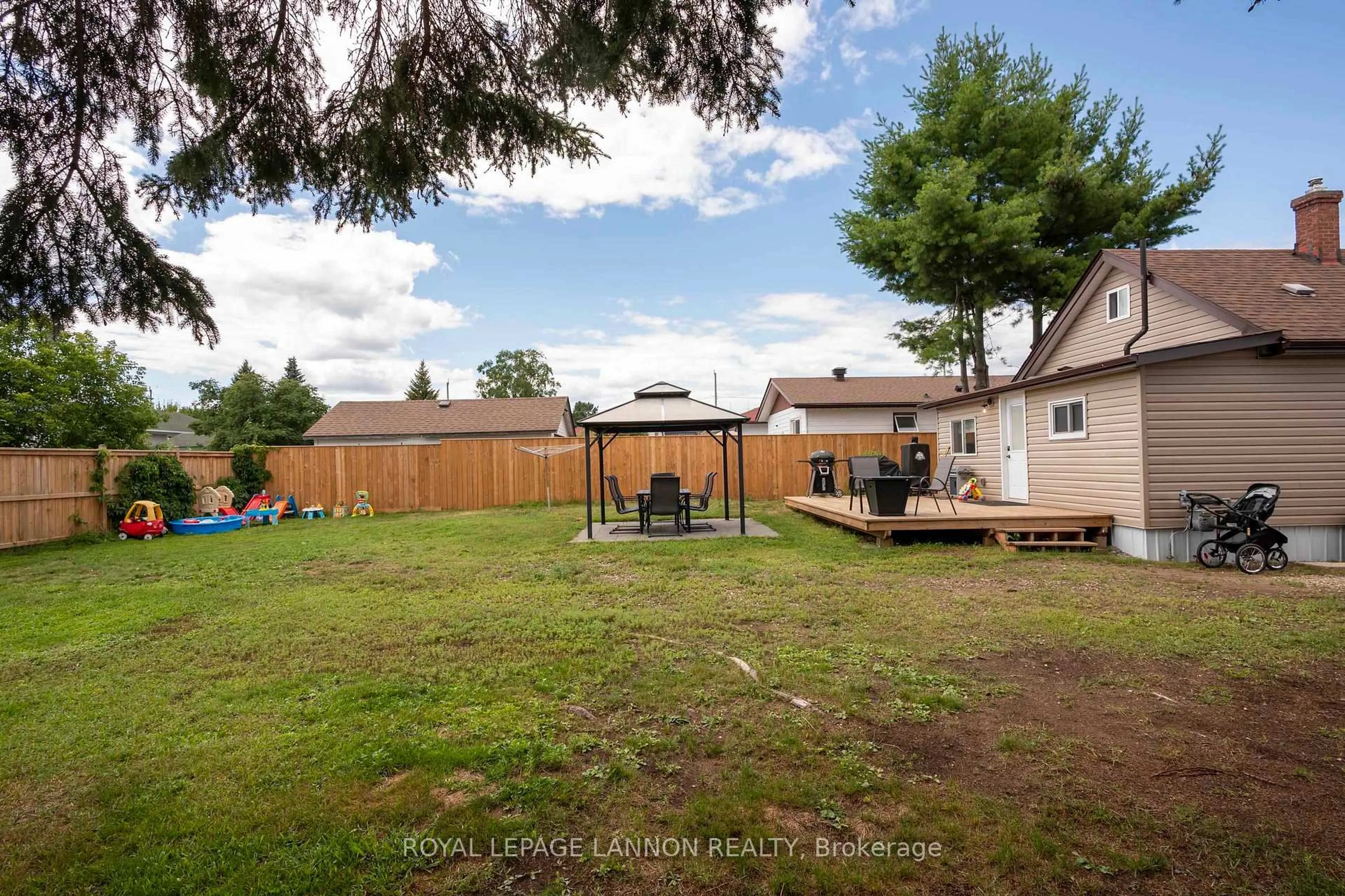 Patio, mountain view for 825 Newport Ave, Thunder Bay Ontario P7A 6J8