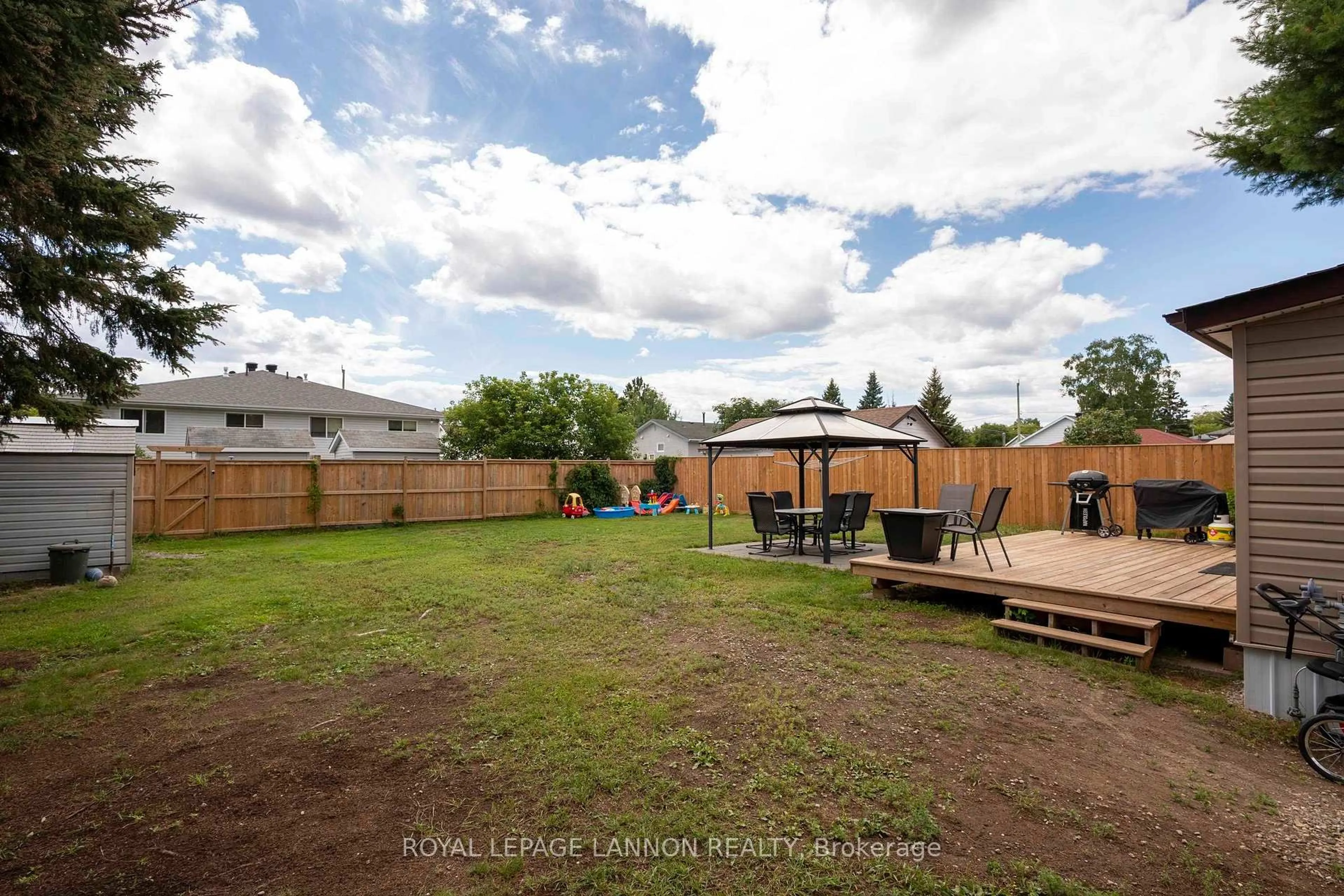 Patio, unknown for 825 Newport Ave, Thunder Bay Ontario P7A 6J8