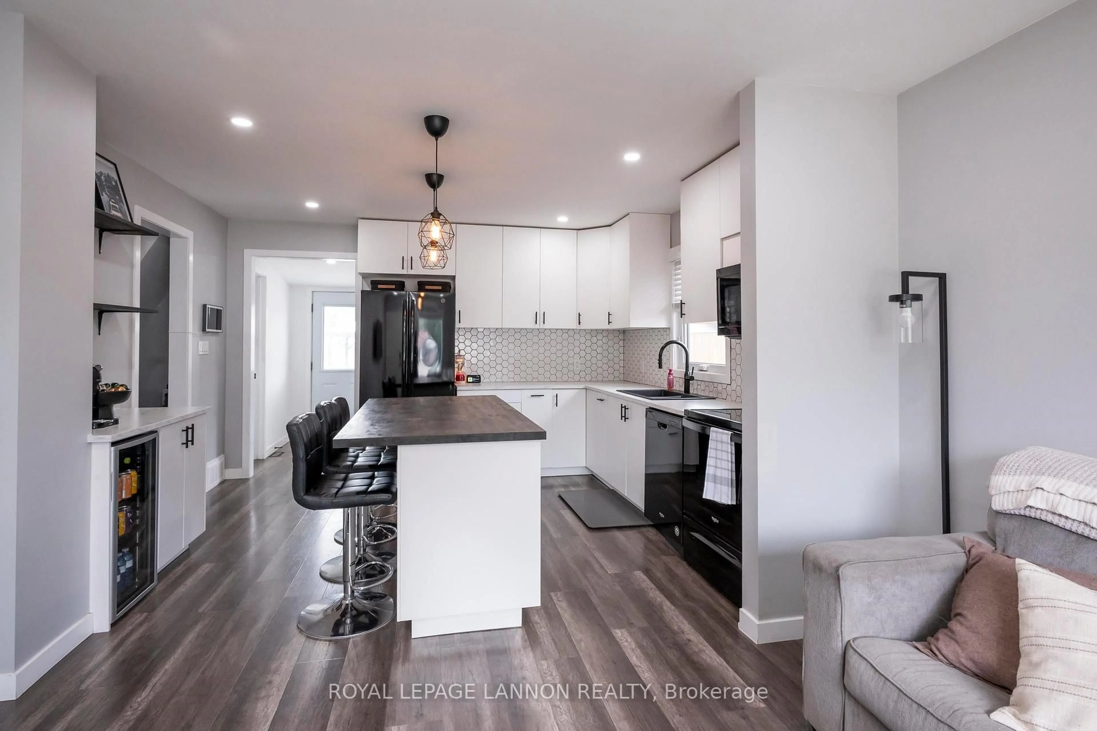 Open concept kitchen, unknown for 825 Newport Ave, Thunder Bay Ontario P7A 6J8