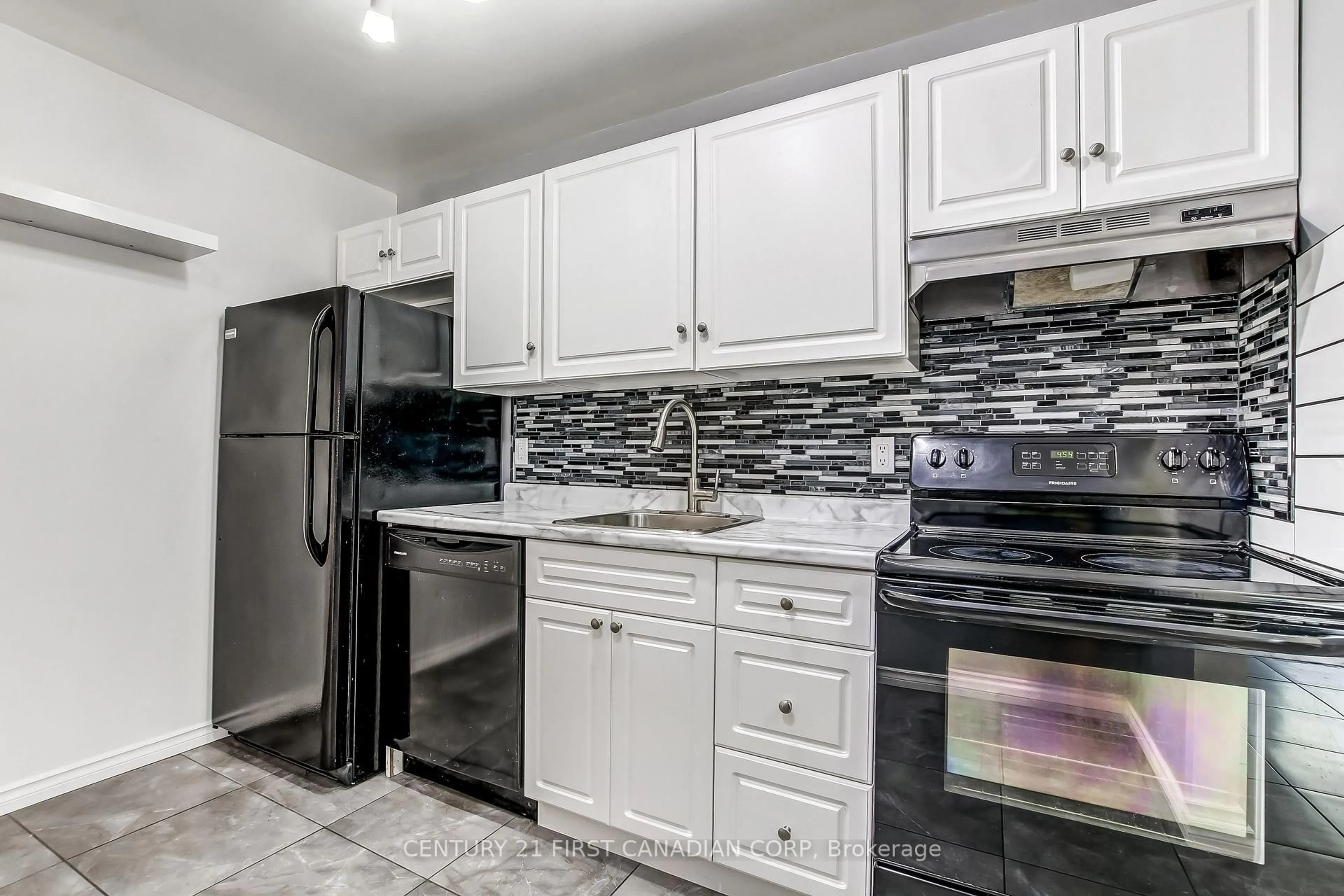 Standard kitchen, ceramic/tile floor for 140 Conway Dr #6, London South Ontario N6E 3N2