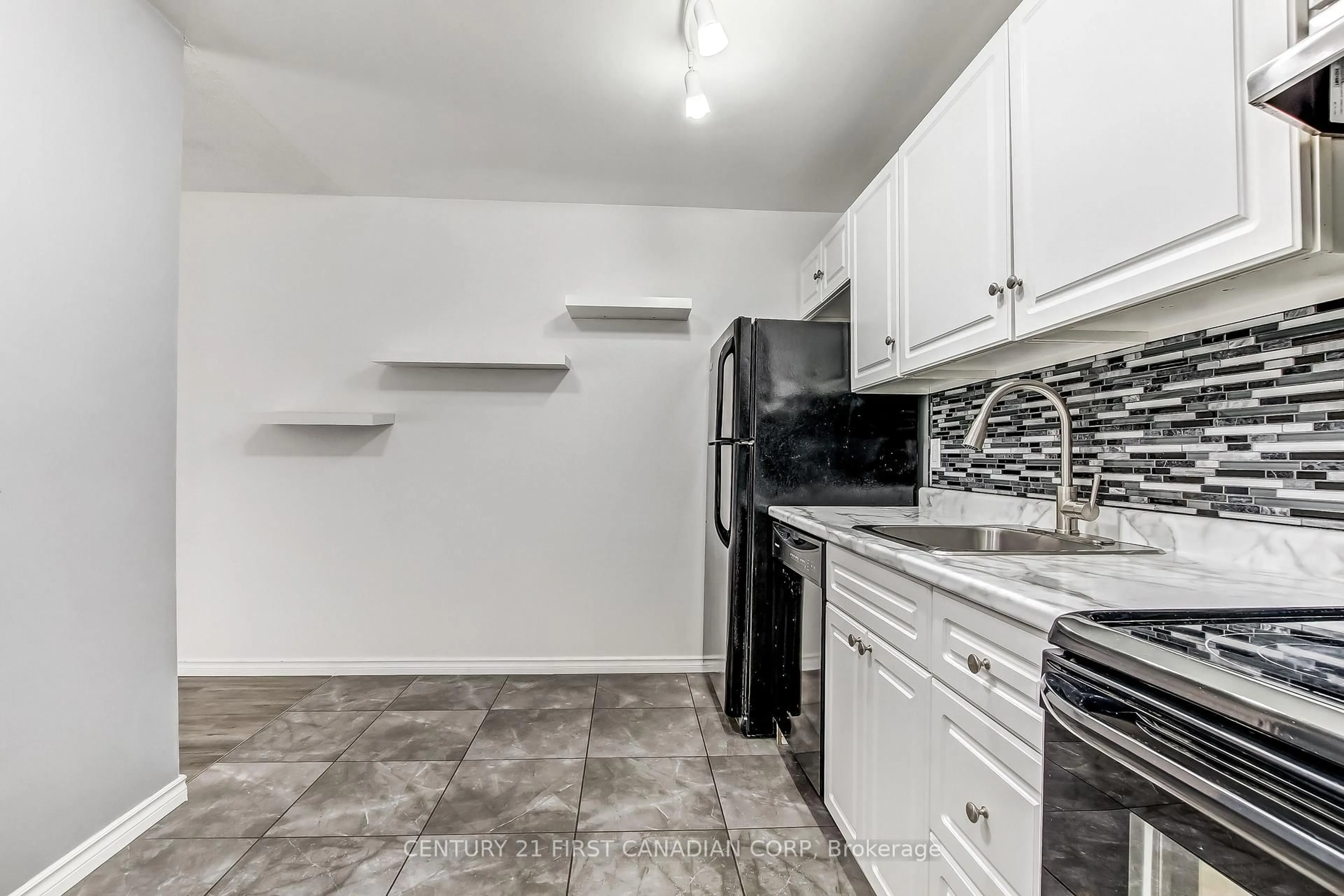 Standard kitchen, ceramic/tile floor for 140 Conway Dr #6, London South Ontario N6E 3N2