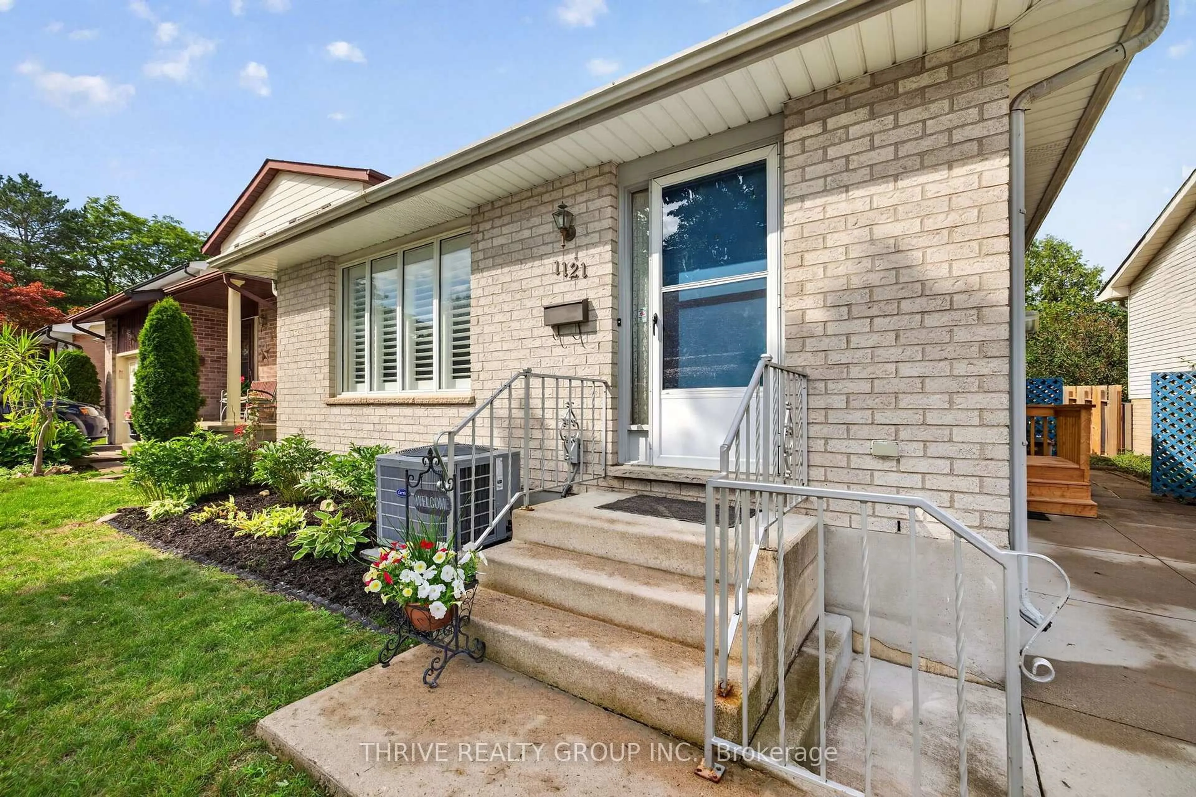 Home with brick exterior material, street for 1121 Gatewood Rd, London East Ontario N5Y 4Z3