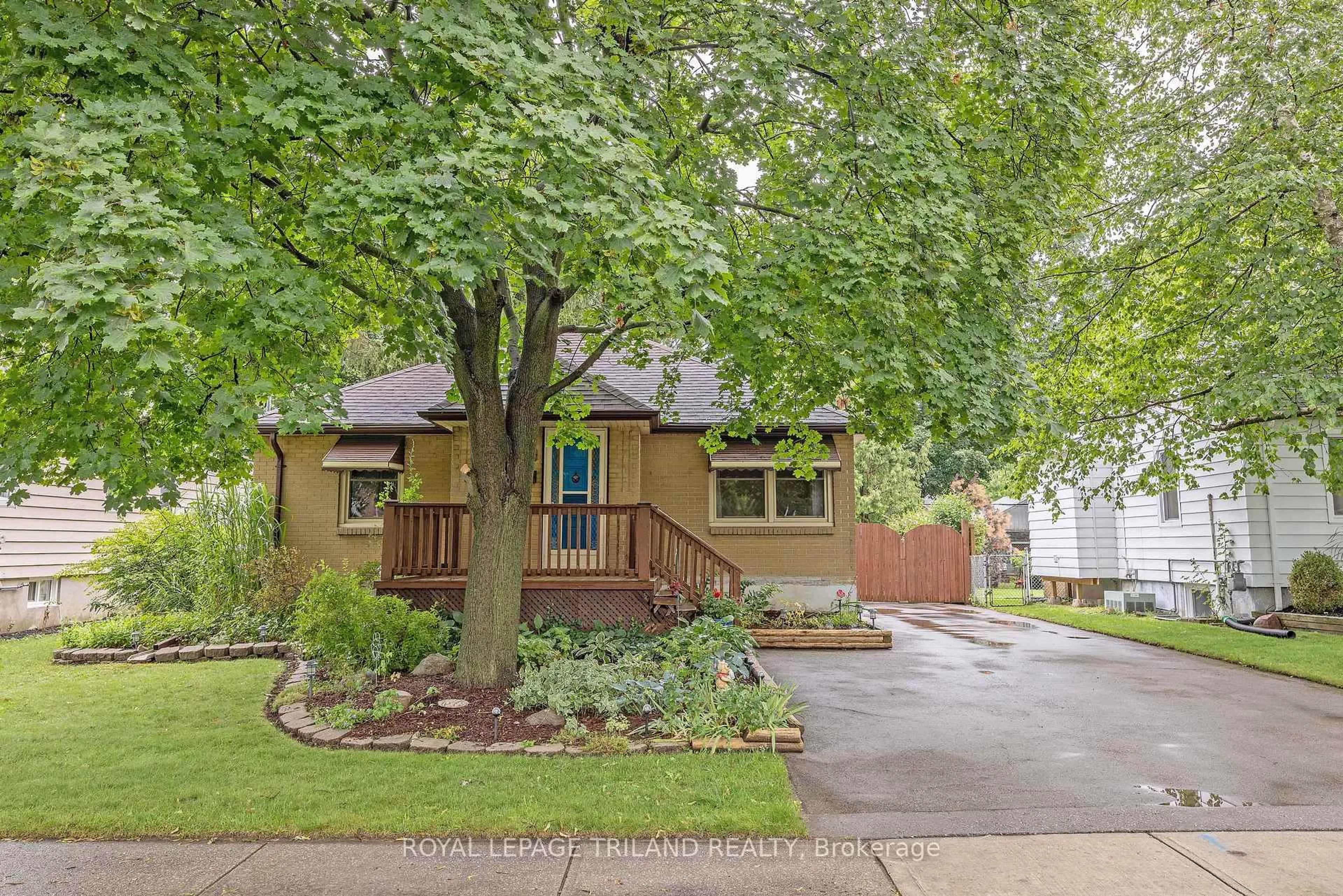 Unknown for 1858 Park Ave, London East Ontario N5W 2J8