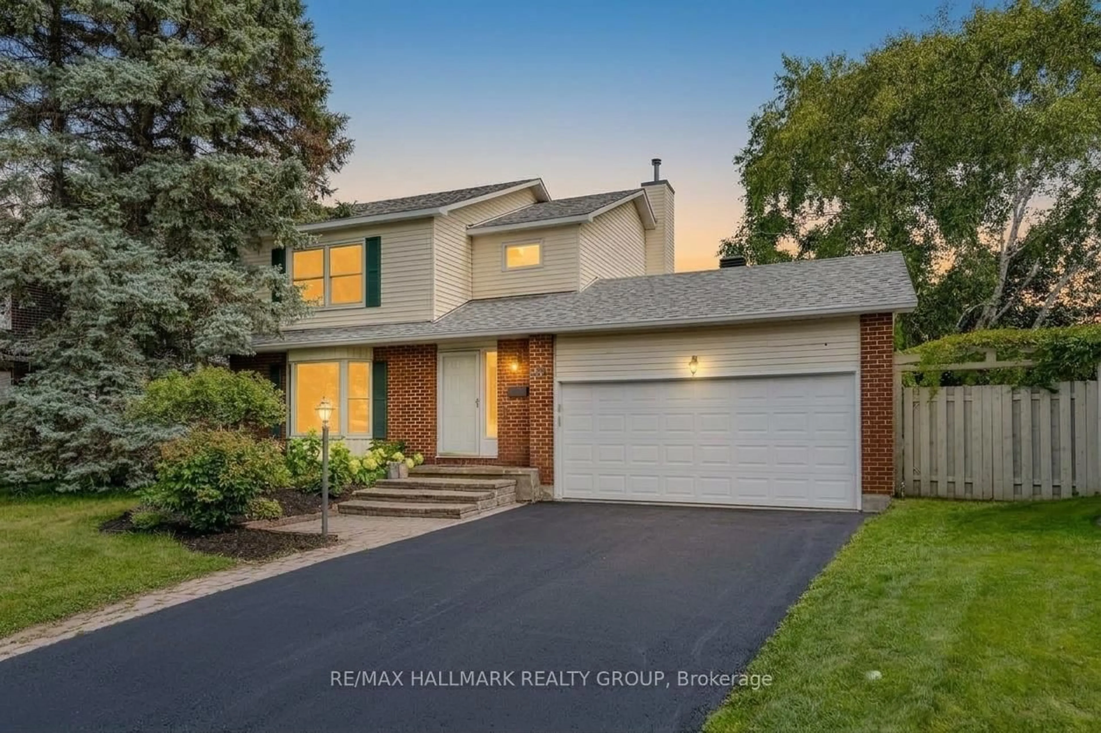 Home with vinyl exterior material, street for 34 Starling Cres, Ottawa Ontario K2J 2L9