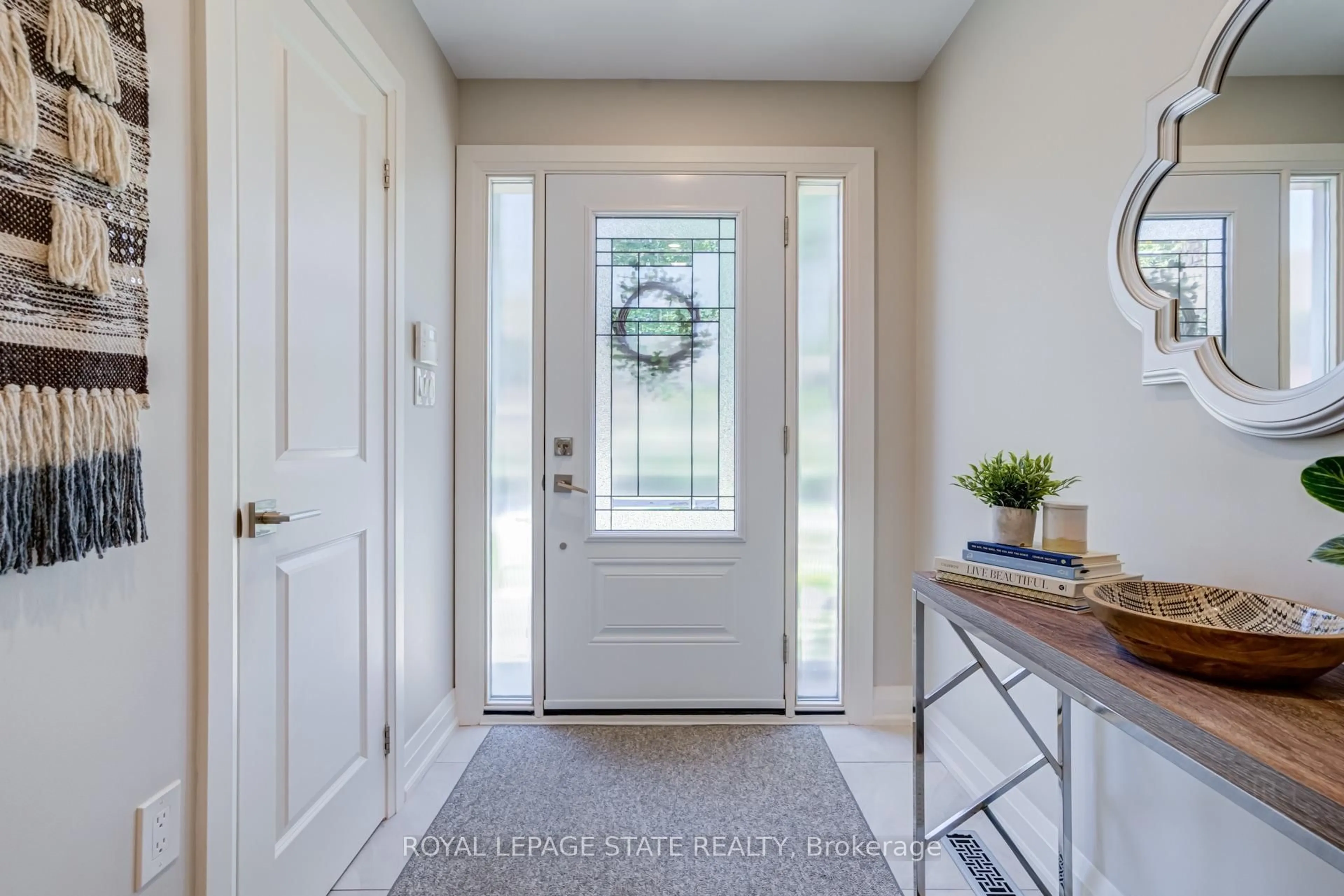 Indoor entryway for 502 Barton St #27, Hamilton Ontario L8E 5B5