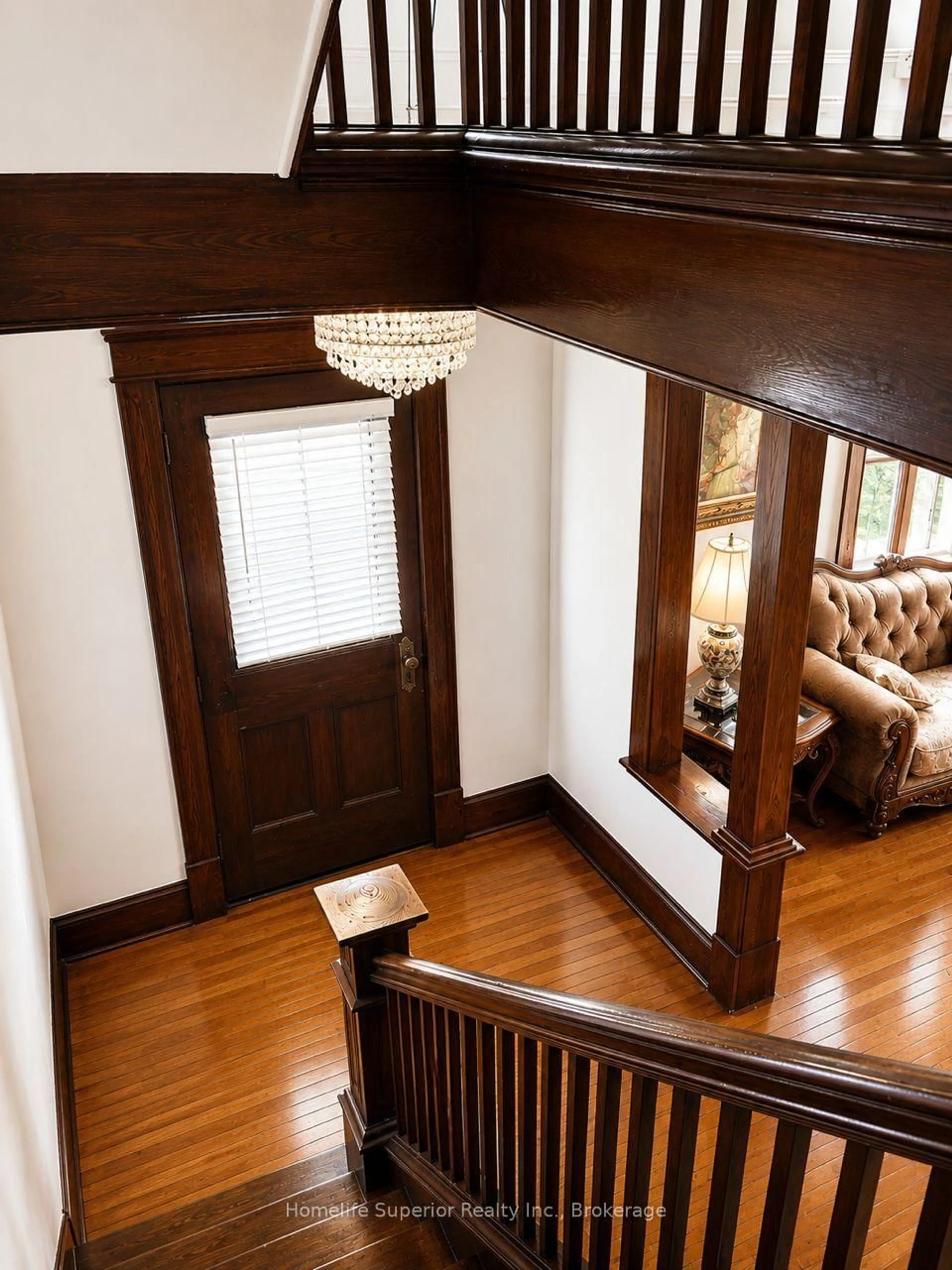 Indoor foyer for 34 Matthew St, Limoges Ontario K0K 2M0