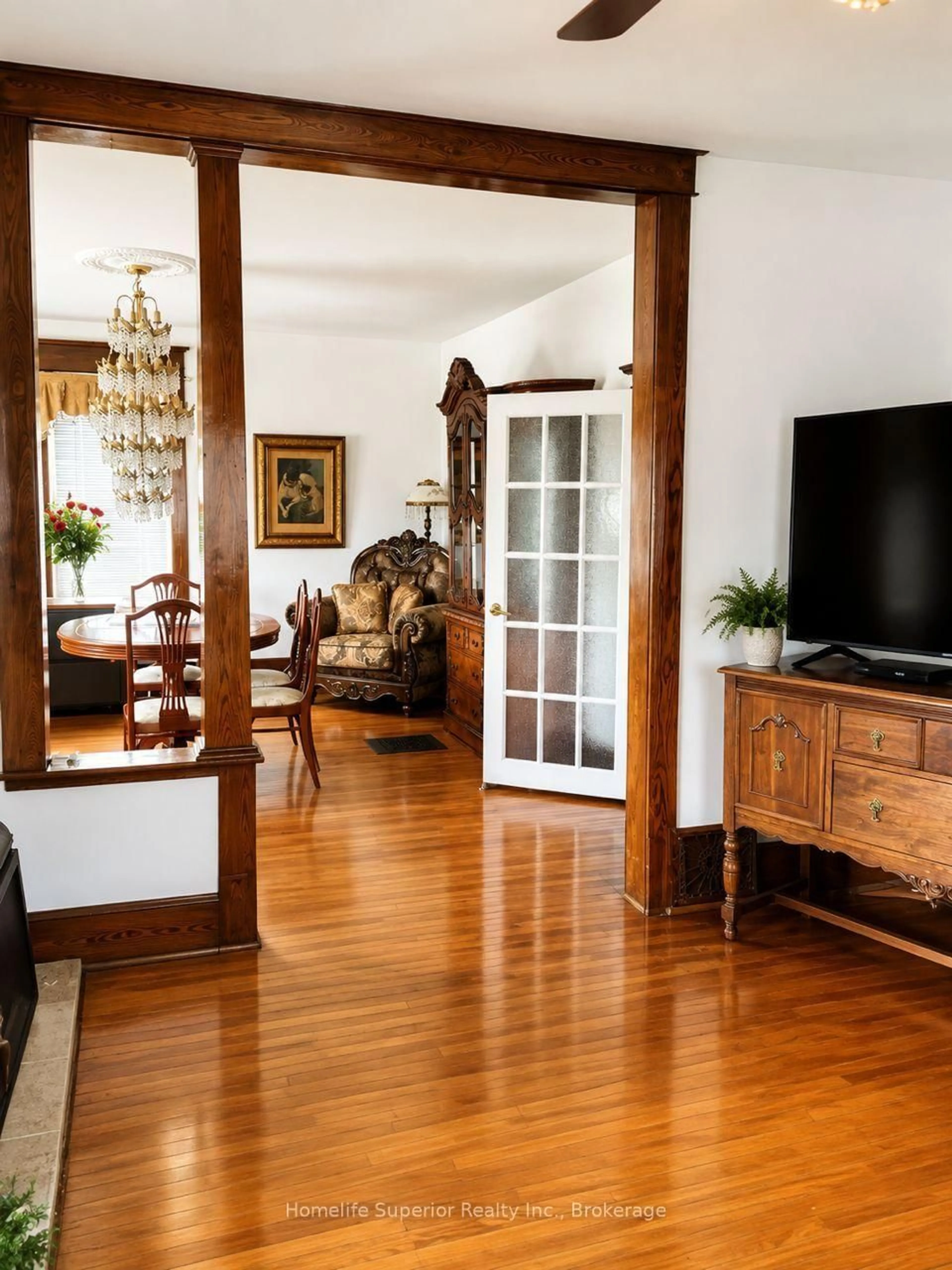 Living room with furniture, wood/laminate floor for 34 Matthew St, Limoges Ontario K0K 2M0