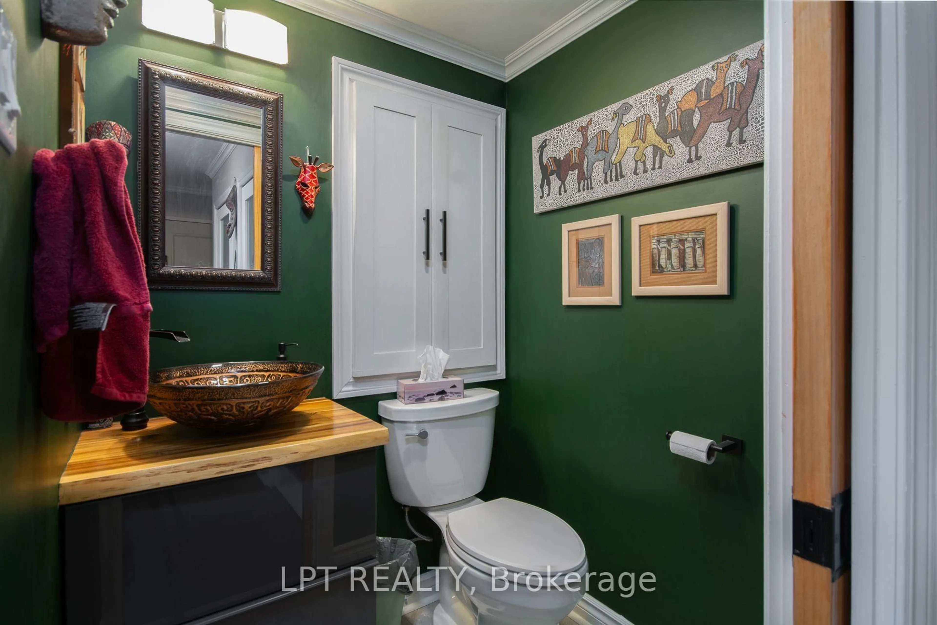 Standard bathroom, unknown for 40 Arthur St #703, Ottawa Ontario K1R 7T5