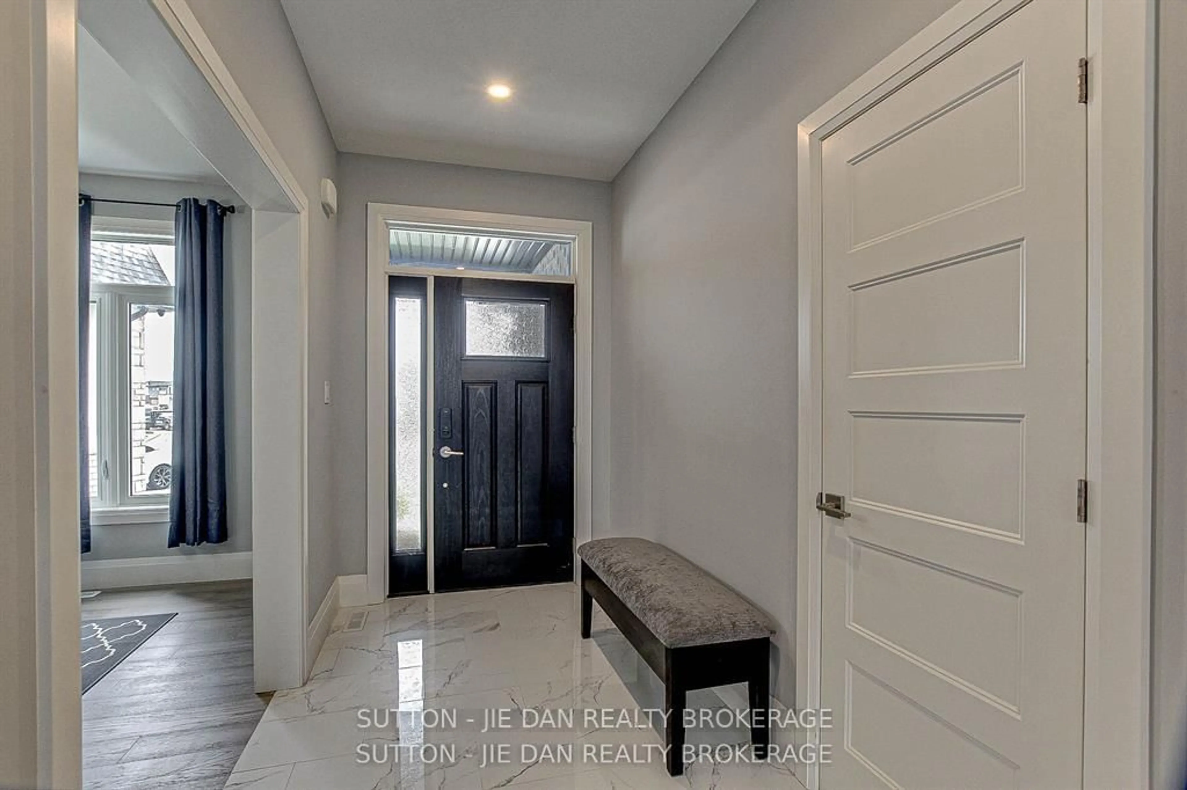 Indoor entryway for 98 Locky Lane, Middlesex Centre Ontario N0L 1R0