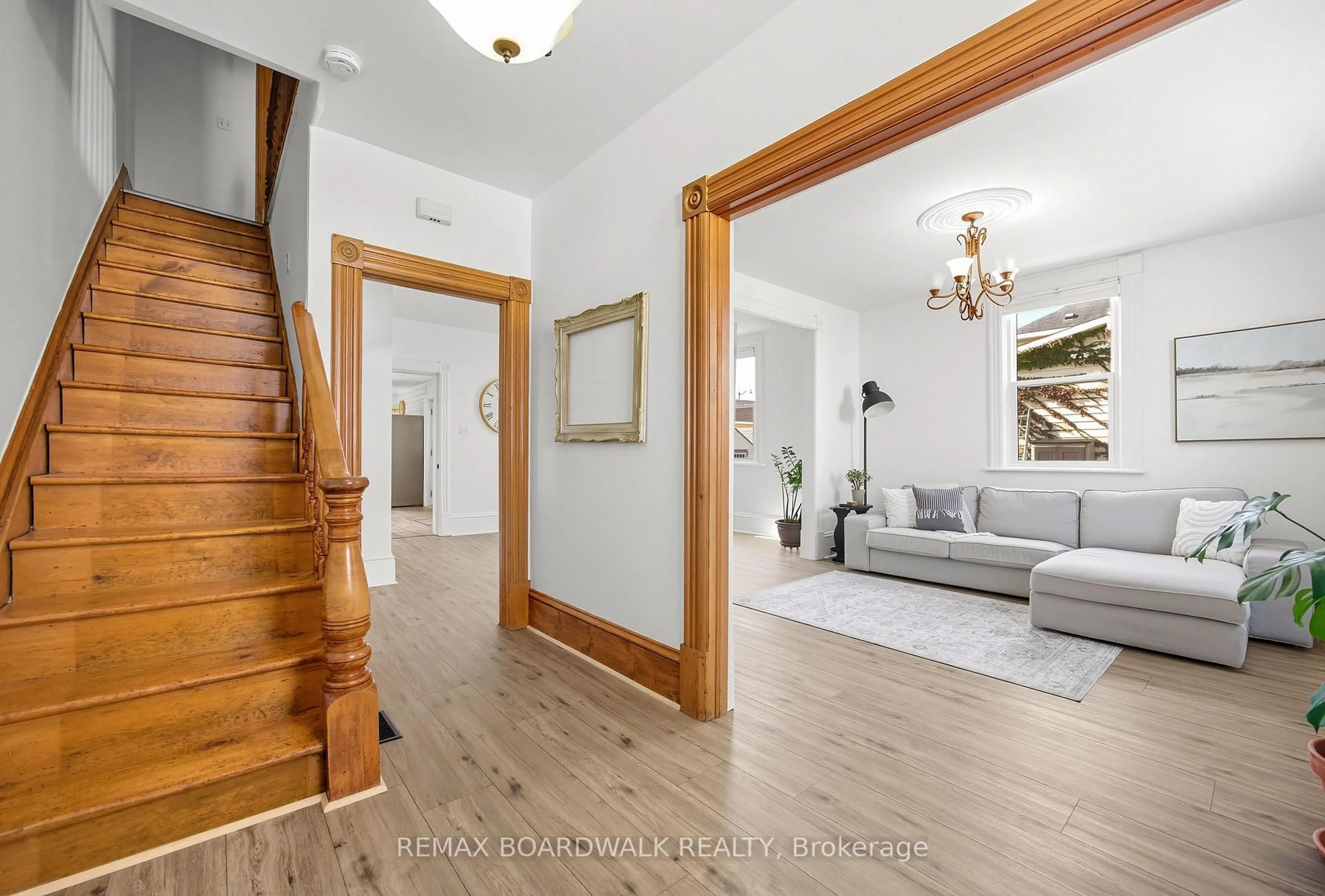 Indoor entryway for 22 Isabella St, Perth Ontario K7H 2W8