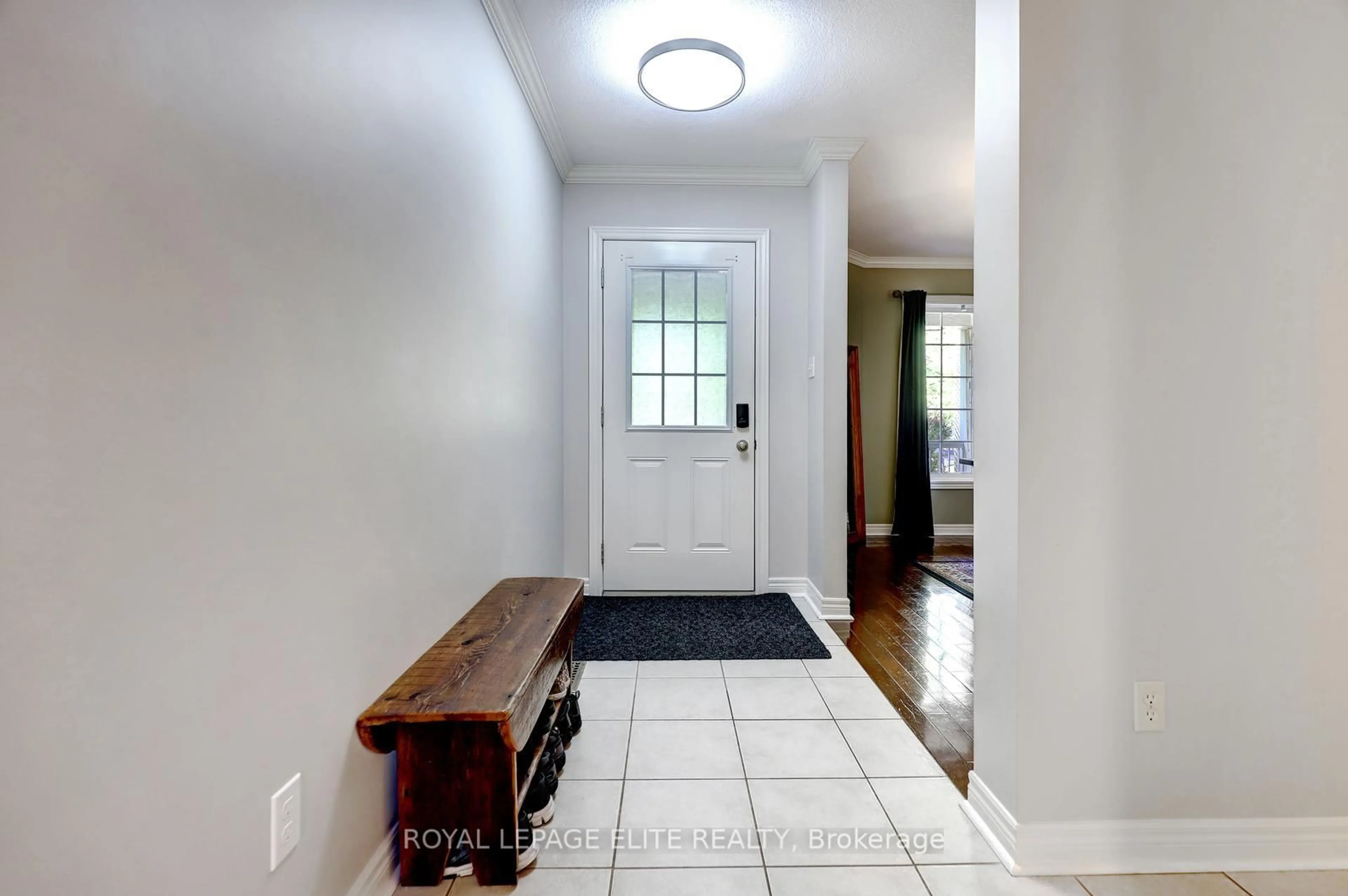 Indoor entryway for 118 Lynch Circ, Guelph Ontario N1L 1R8