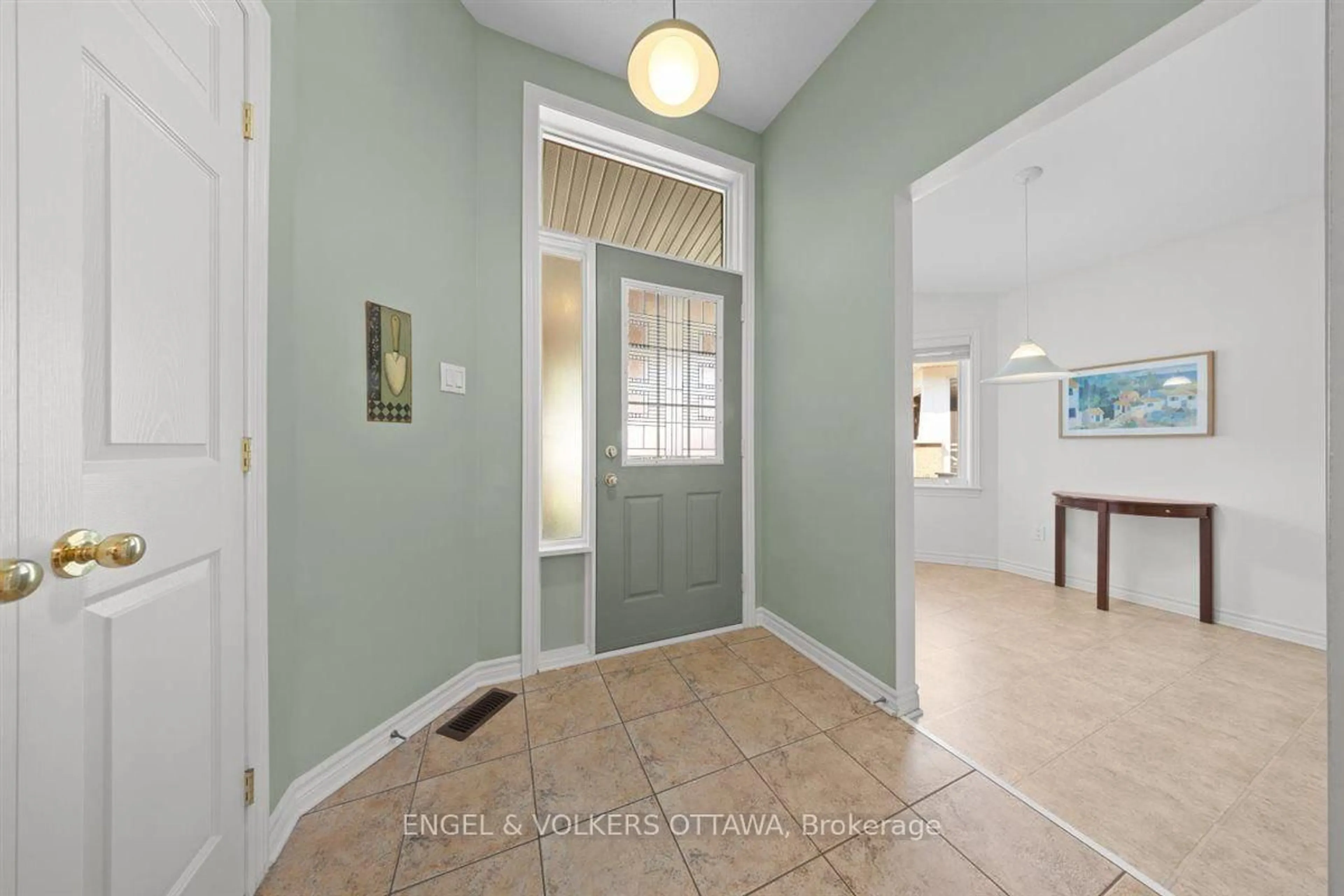 Indoor entryway for 50 Nighthawk Cres, Kanata Ontario K2M 2X6