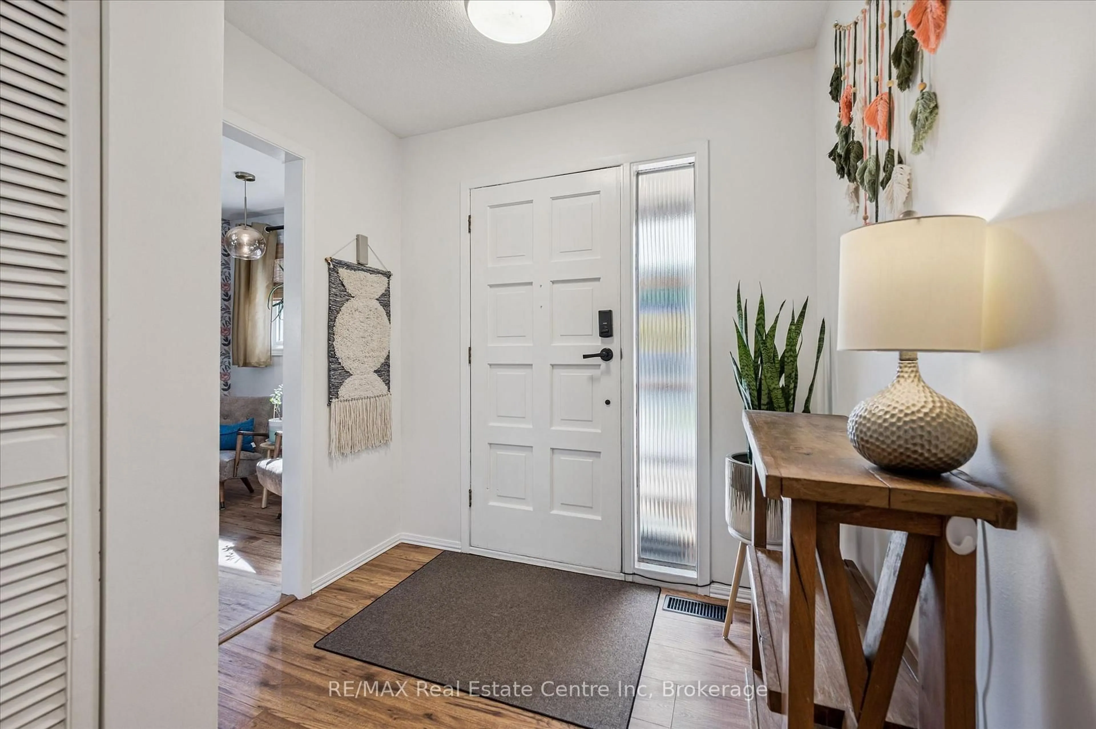 Indoor entryway for 289 Garafraxa St, Centre Wellington Ontario N1M 1E2