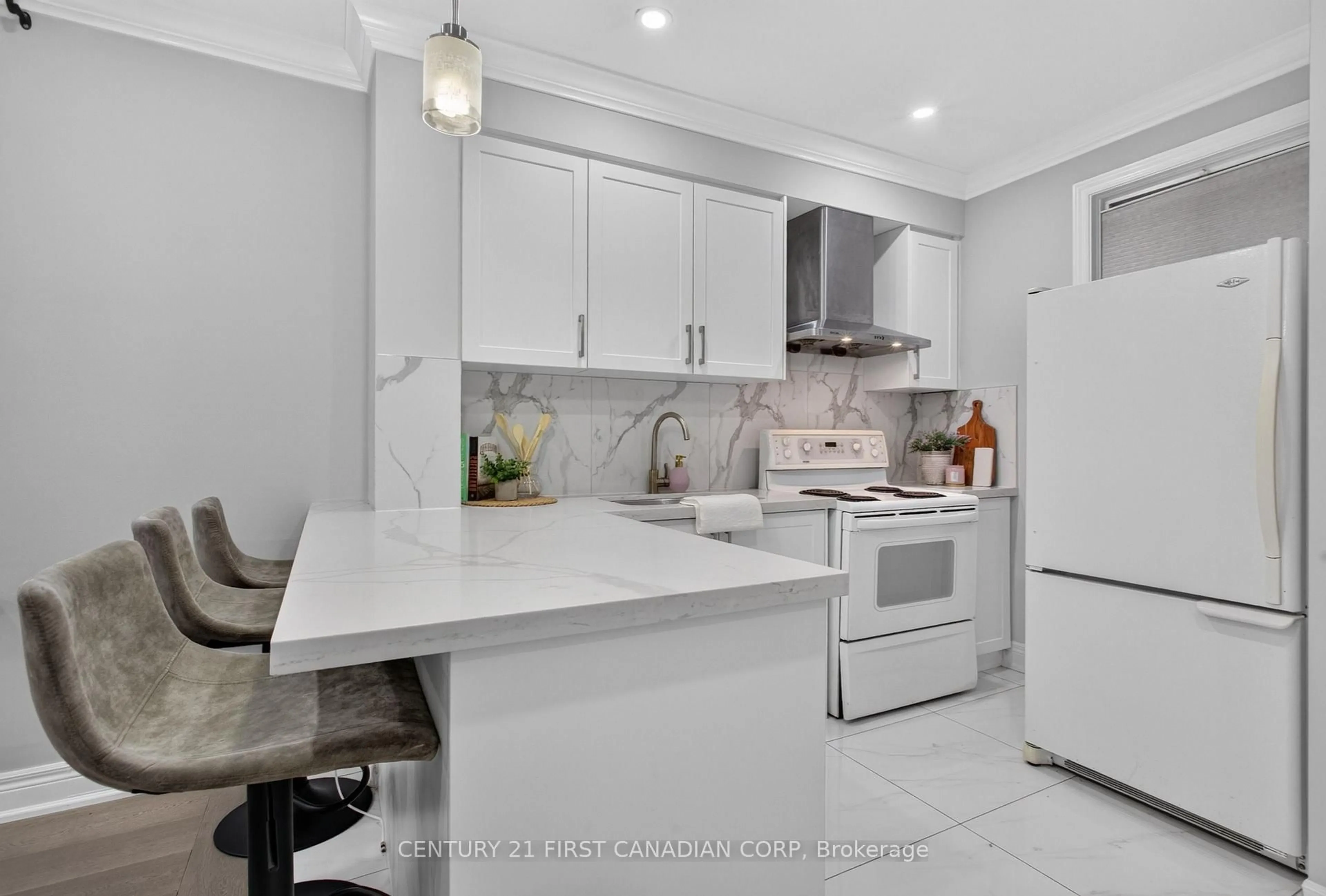 Open concept kitchen, ceramic/tile floor for 384 Wharncliffe Rd, London South Ontario N6J 2M1