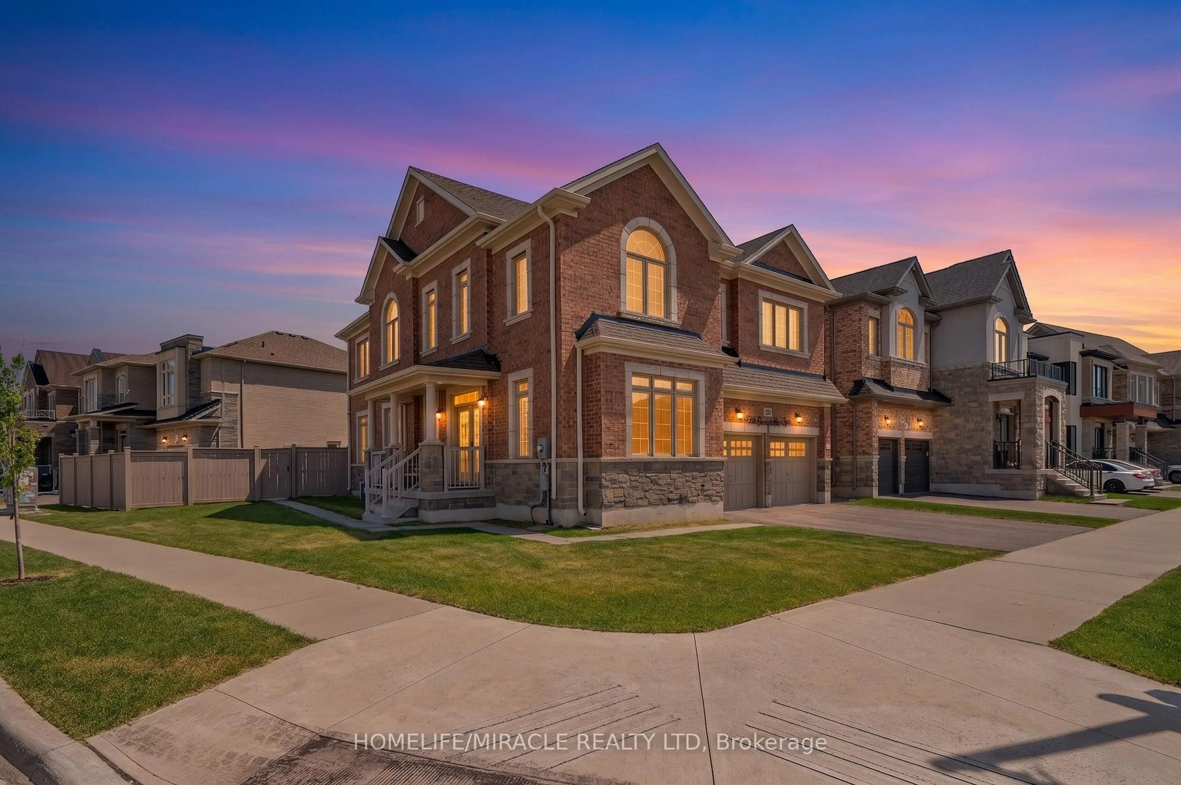 Home with brick exterior material, street for 220 Great Falls Blvd, Hamilton Ontario L8B 1Z1