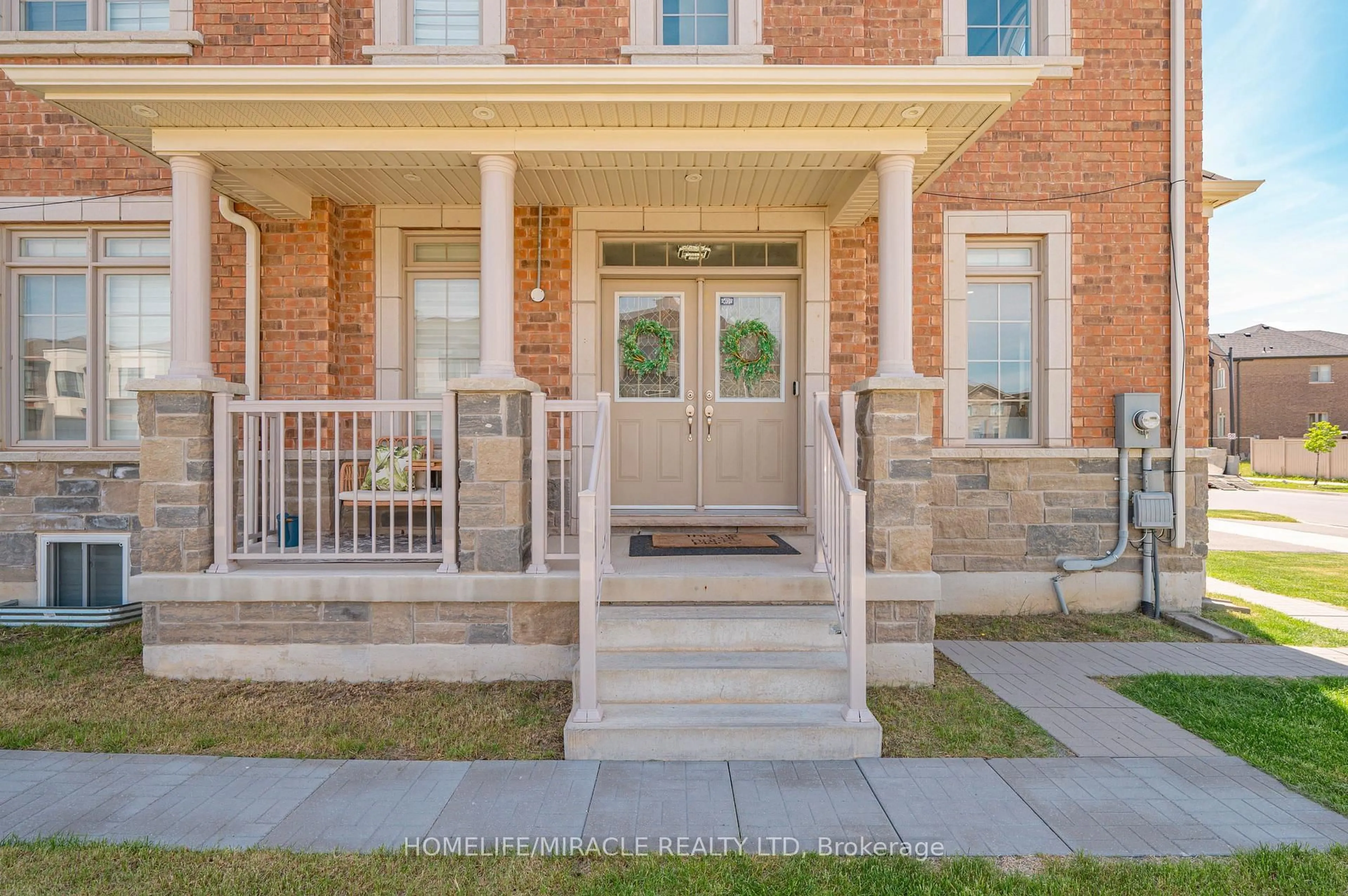 Home with brick exterior material, street for 220 Great Falls Blvd, Hamilton Ontario L8B 1Z1