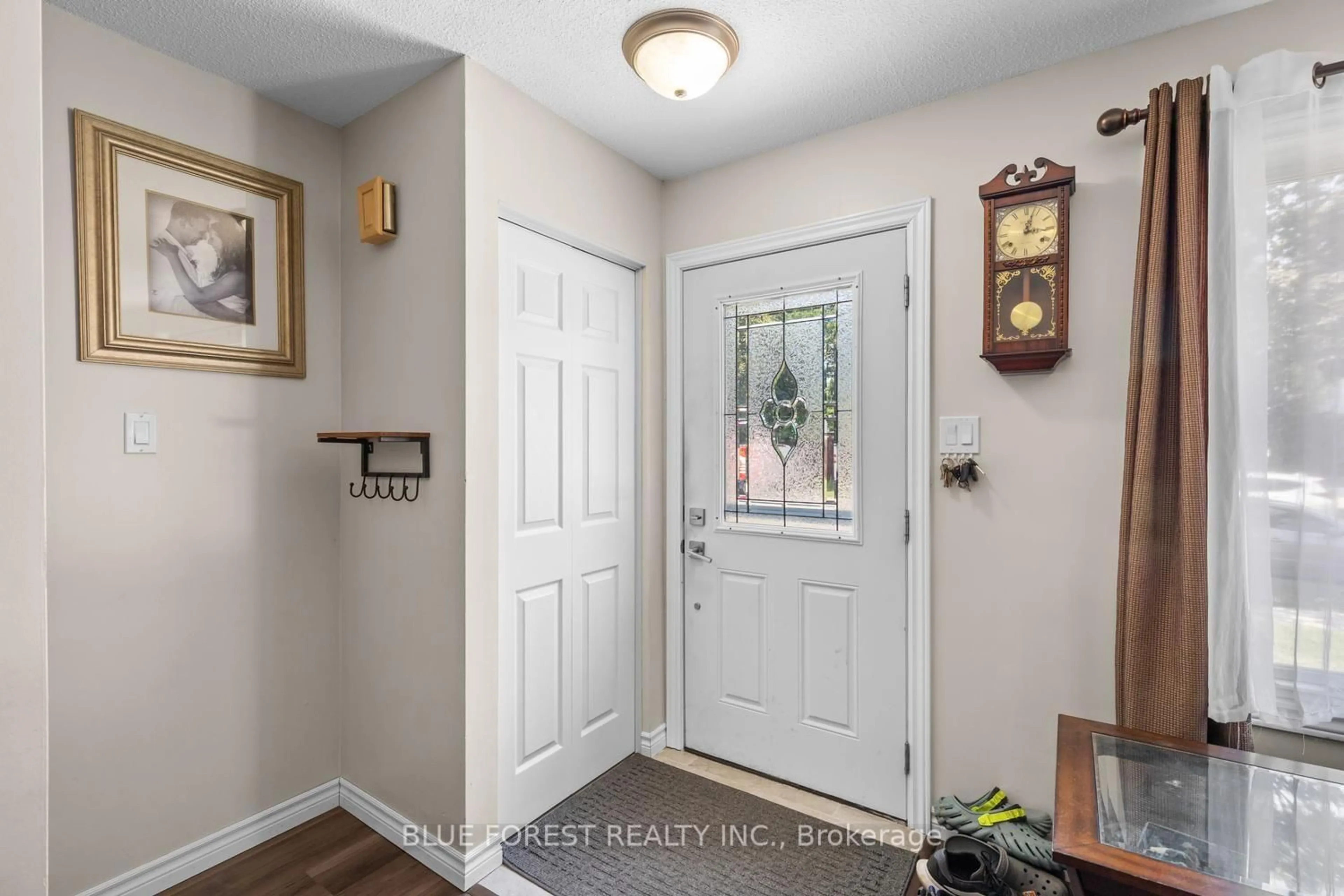 Indoor entryway for 48 Rosamond Cres, London South Ontario N6E 2M8