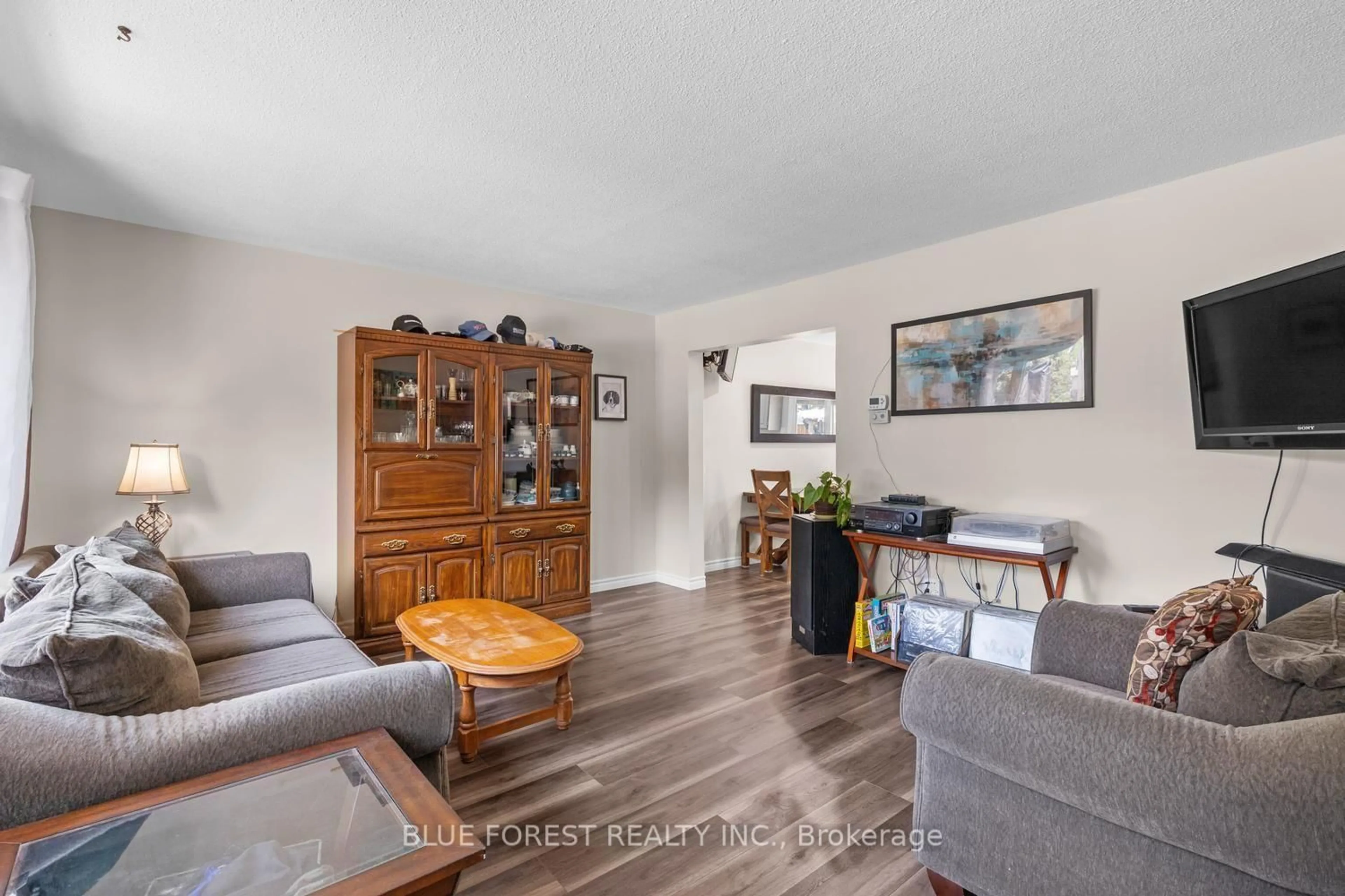 Living room with furniture, wood/laminate floor for 48 Rosamond Cres, London South Ontario N6E 2M8