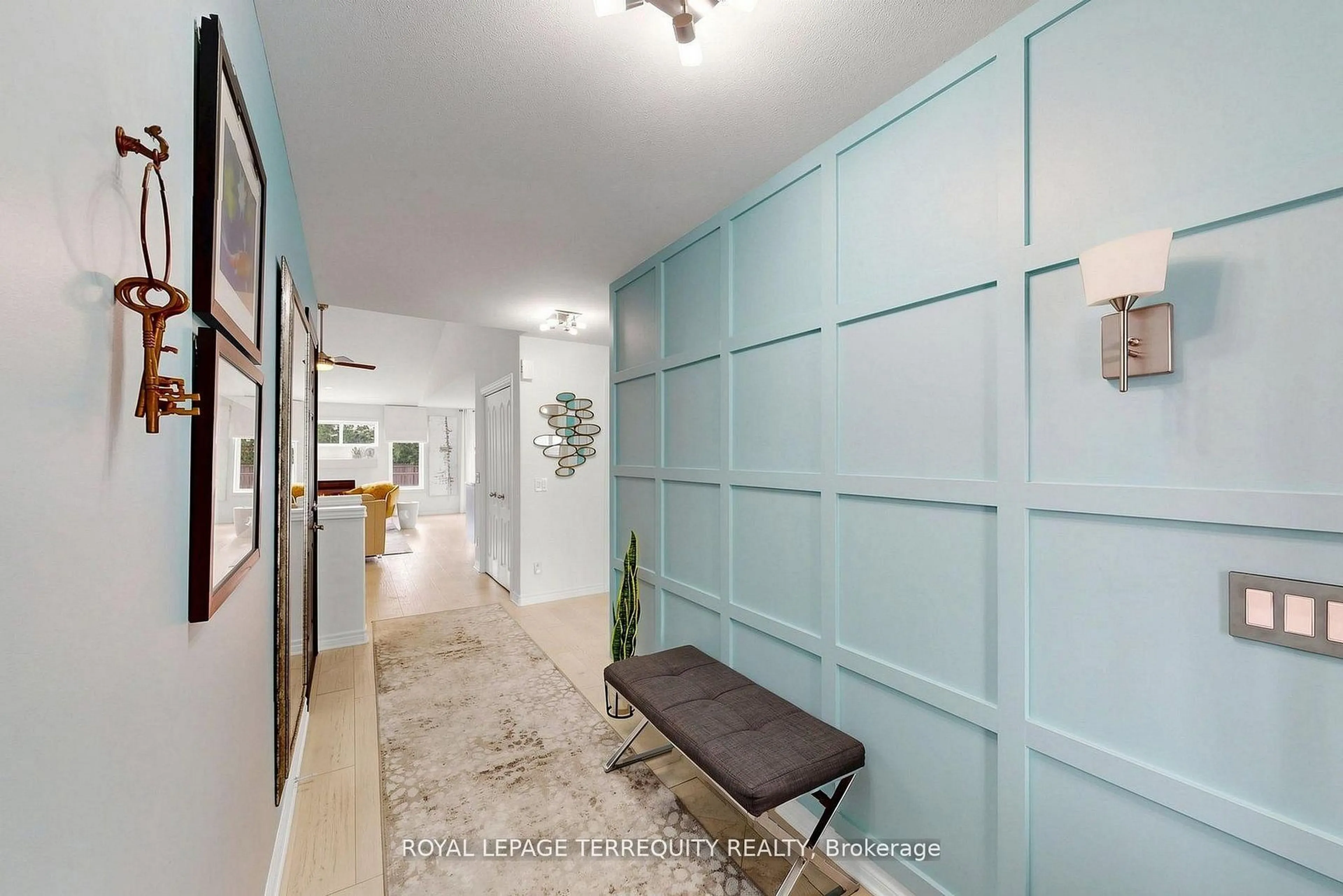 Indoor foyer for 29 Rose Glen Cres, Niagara-on-the-Lake Ontario L0S 1T0