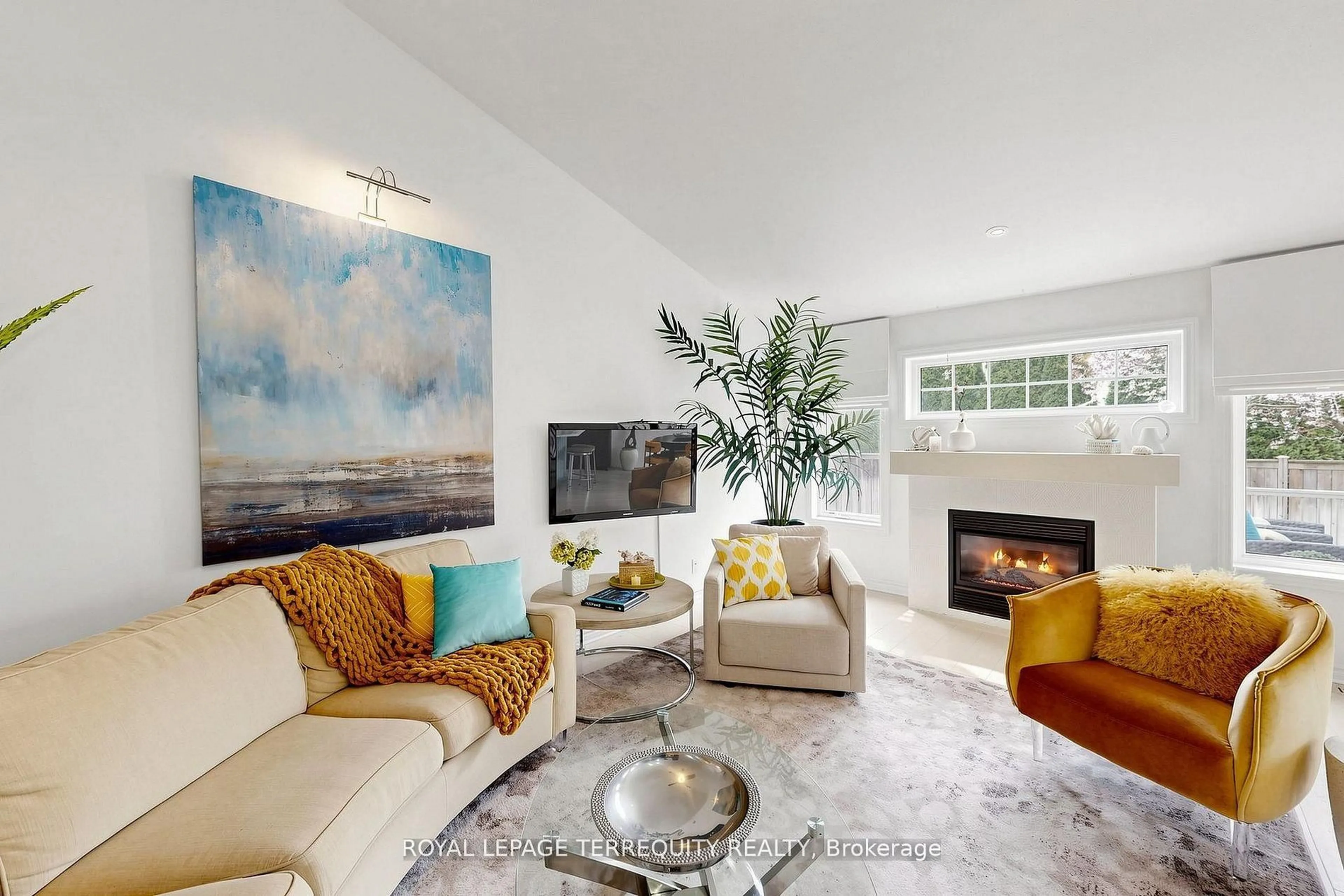 Living room with furniture, unknown for 29 Rose Glen Cres, Niagara-on-the-Lake Ontario L0S 1T0