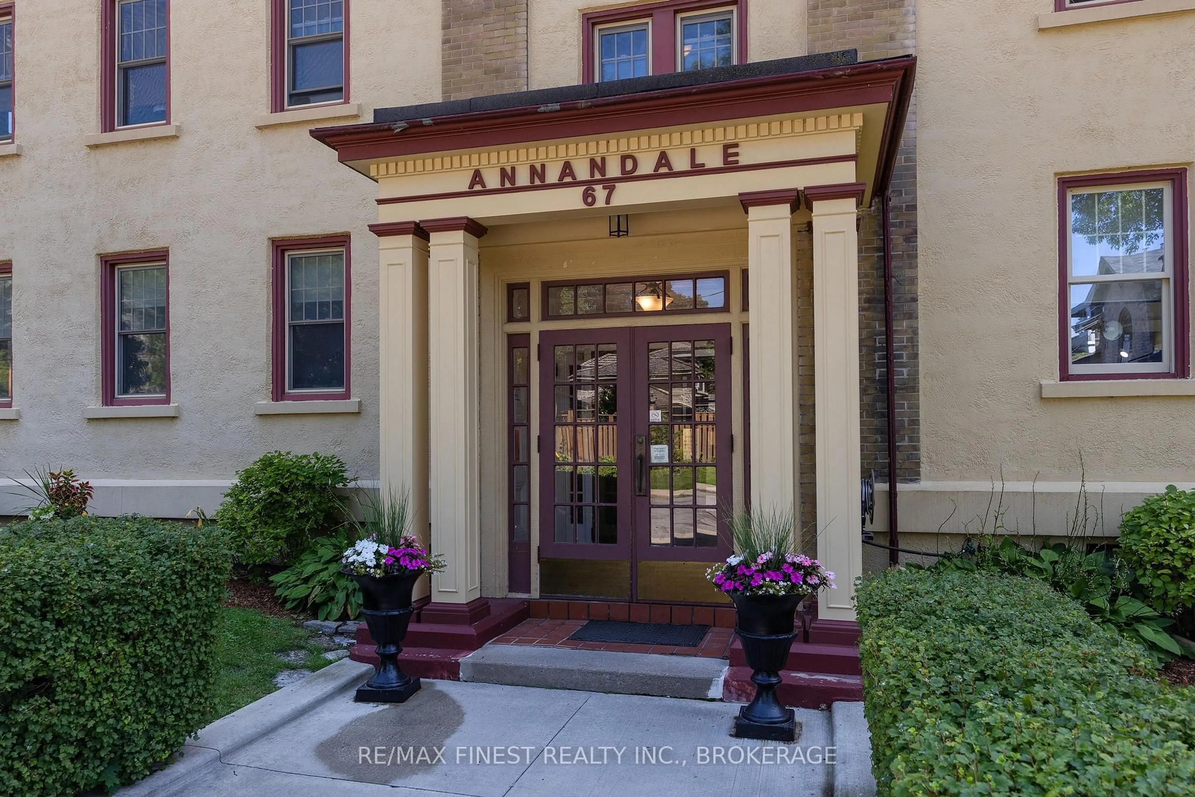 Indoor entryway for 67 Sydenham St #201, Kingston Ontario K7L 3H2