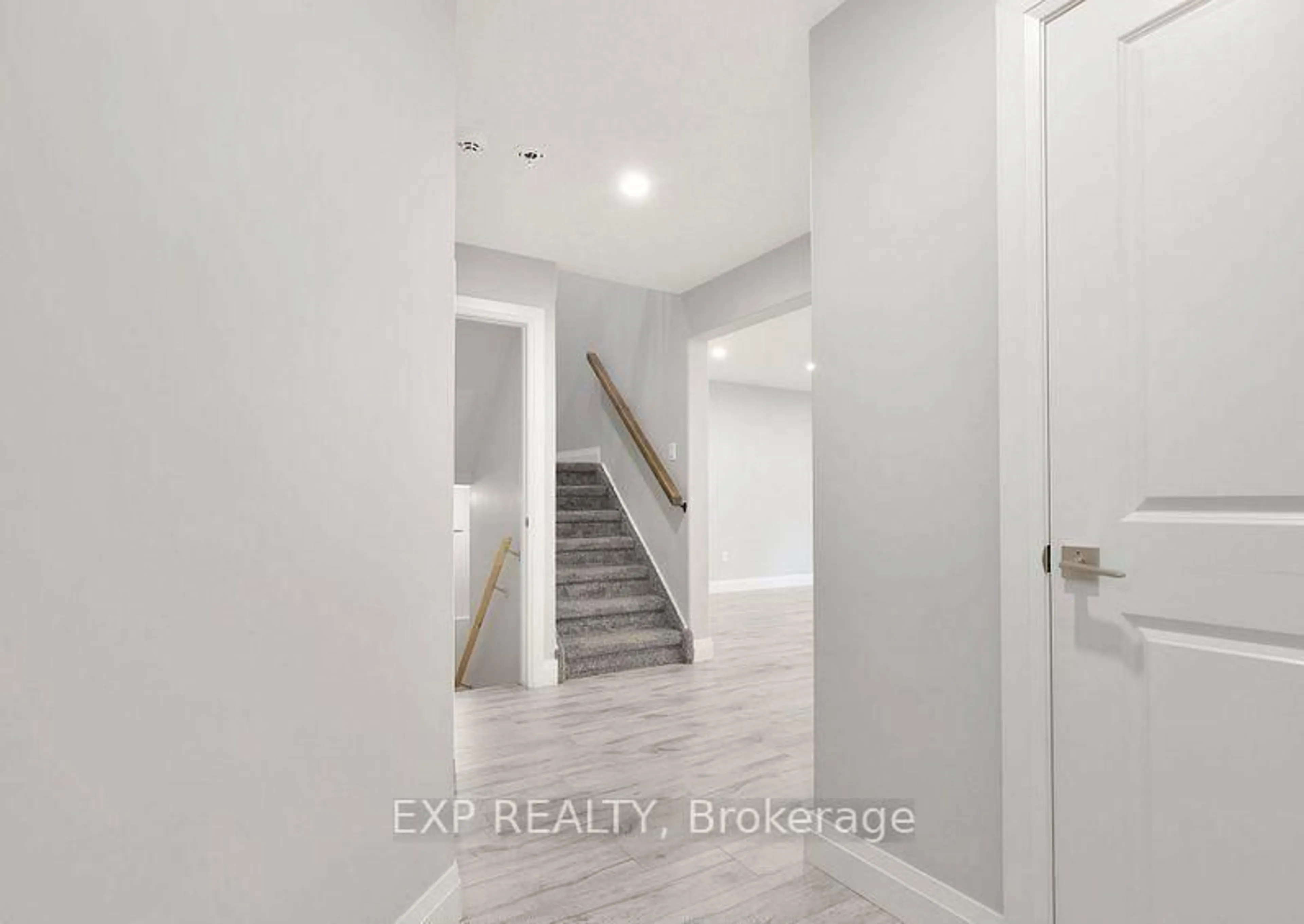 Indoor entryway for 61 Vienna Rd #14, Tillsonburg Ontario N4G 0J6