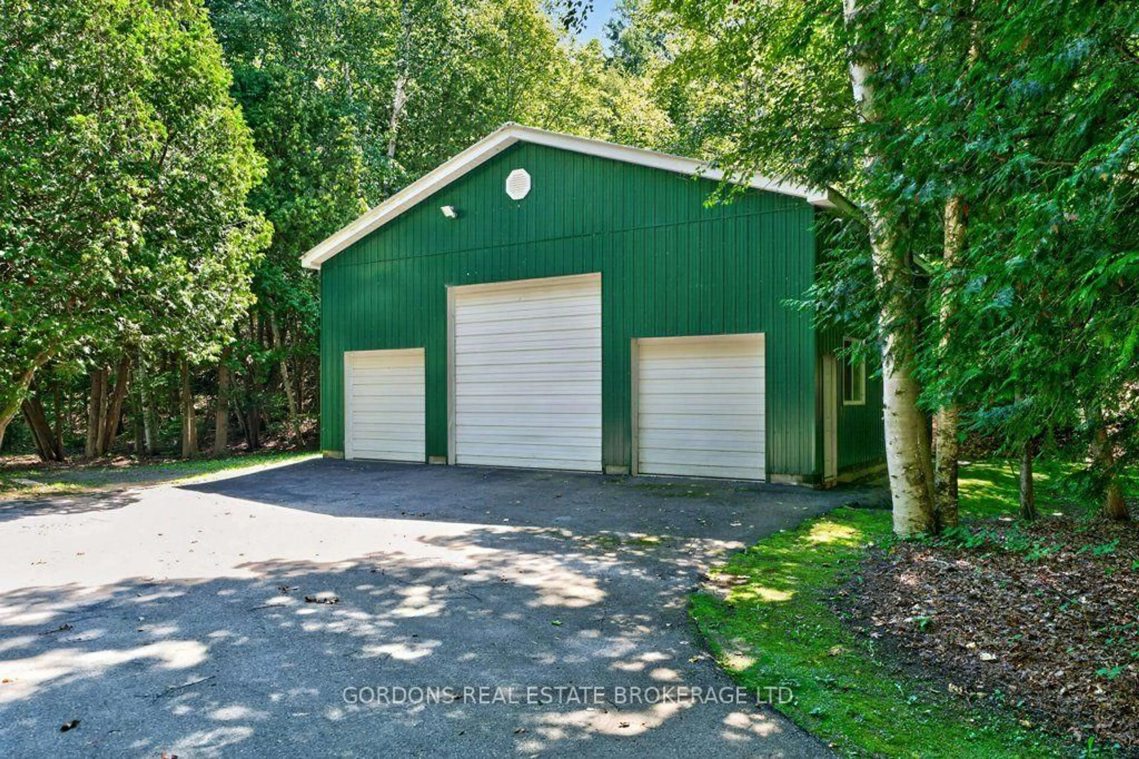 Indoor garage for 2950 R29, Rideau Lakes Ontario K0G 1V0