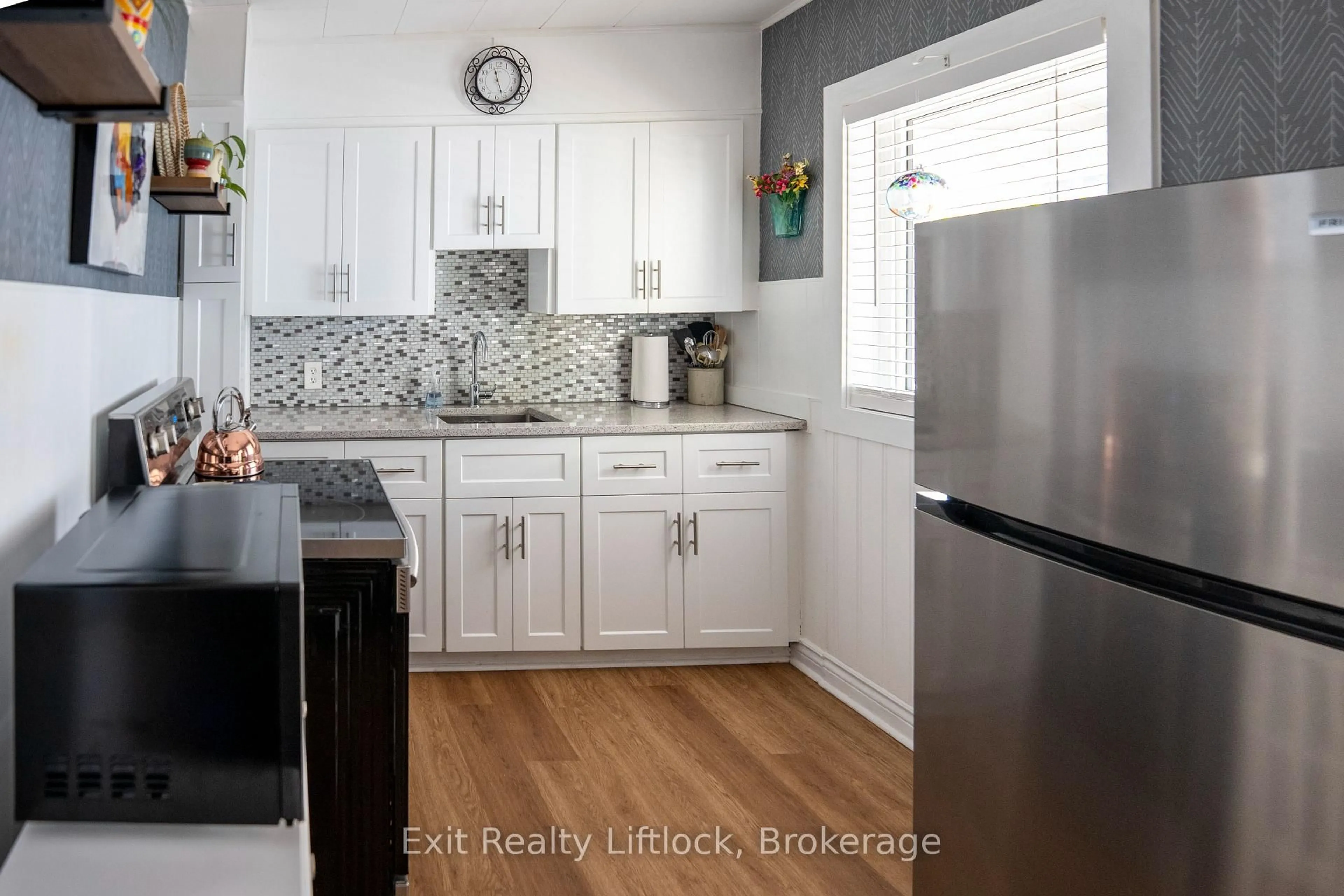 Open concept kitchen, unknown for 521 Mckellar St, Peterborough Ontario K9J 1R1