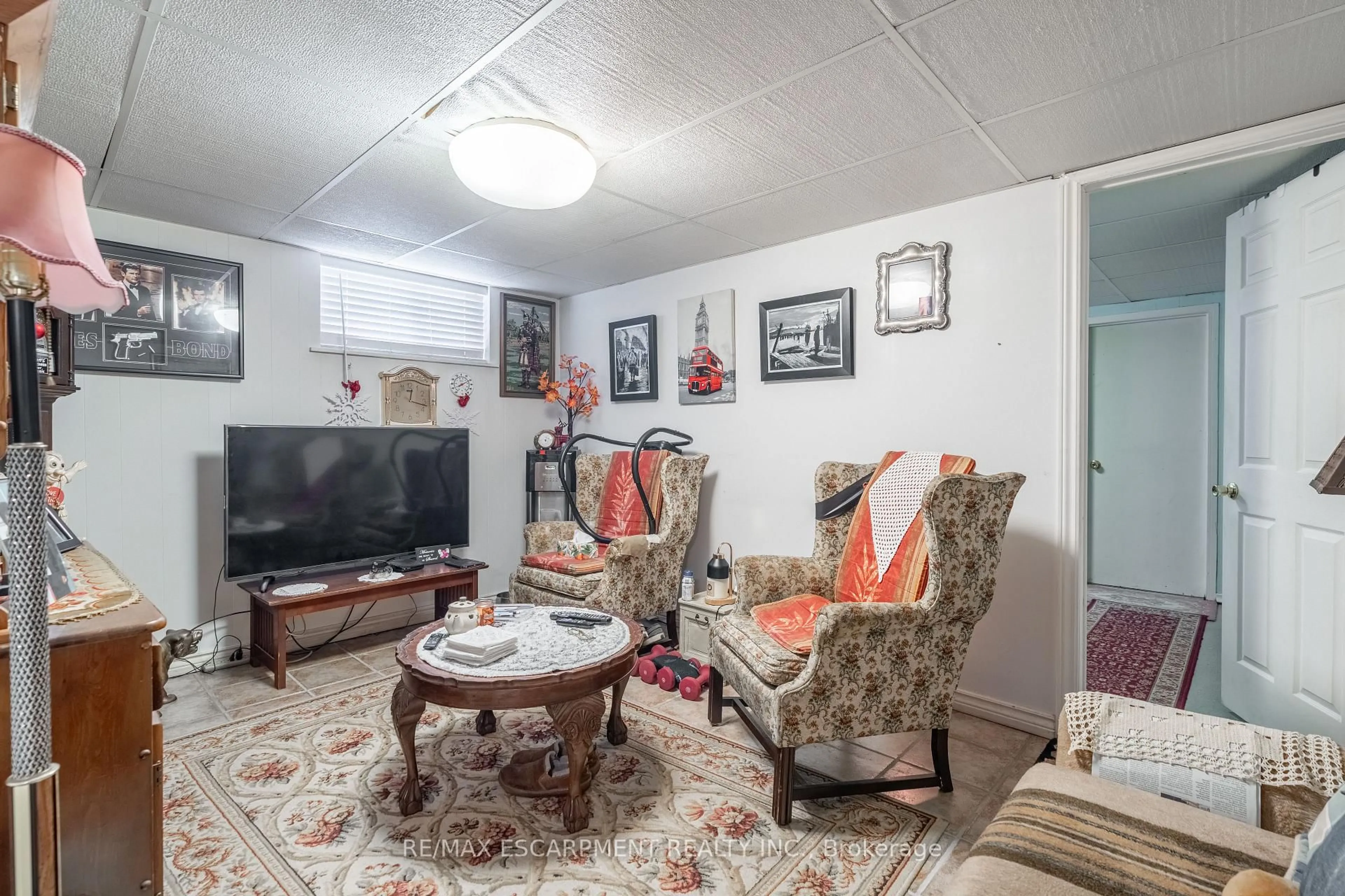 Living room with furniture, unknown for 374 Upper Wentworth St, Hamilton Ontario L9A 4T5