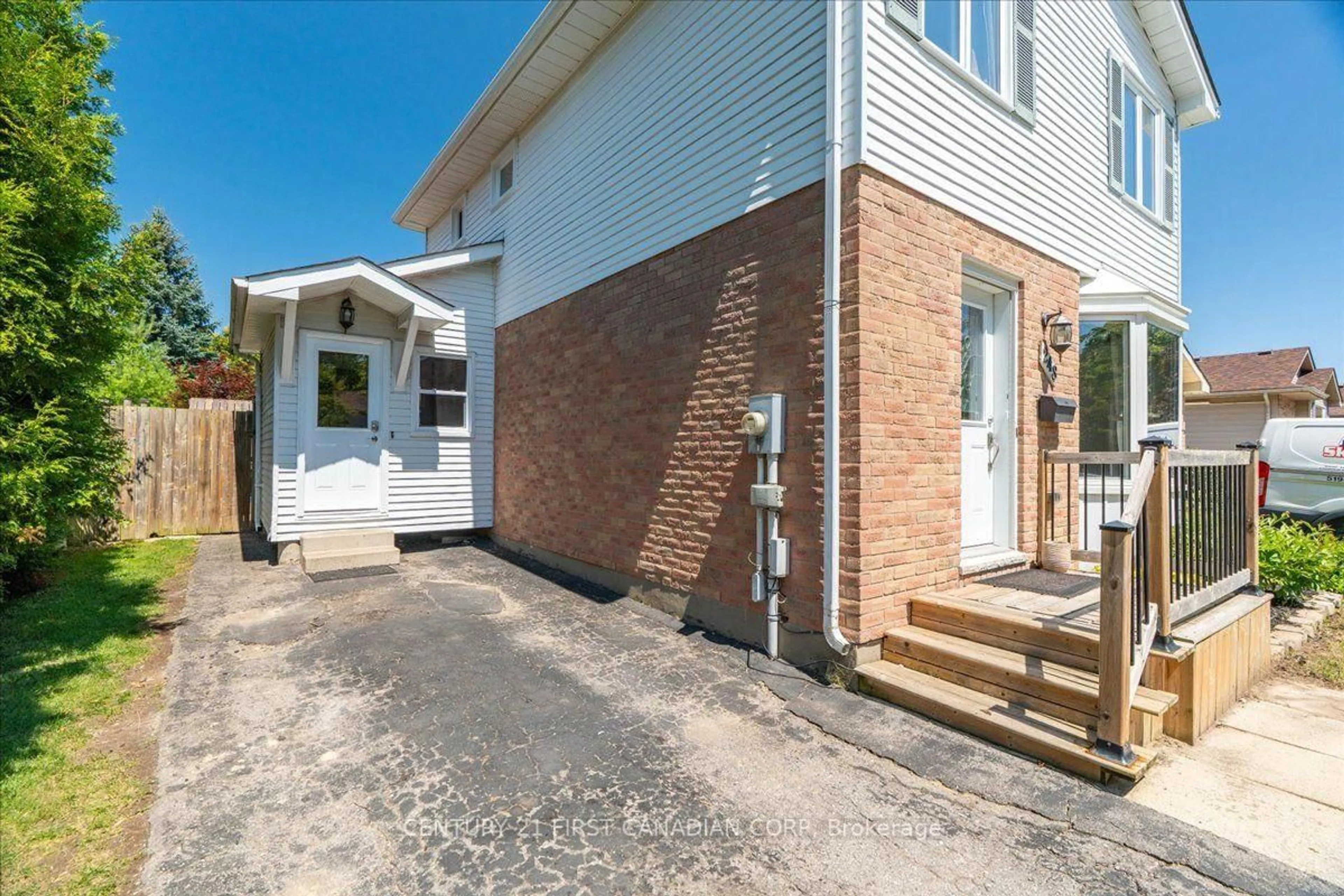 A pic from outside/outdoor area/front of a property/back of a property/a pic from drone, street for 248 Ardsley Cres, London North Ontario N6G 3W7