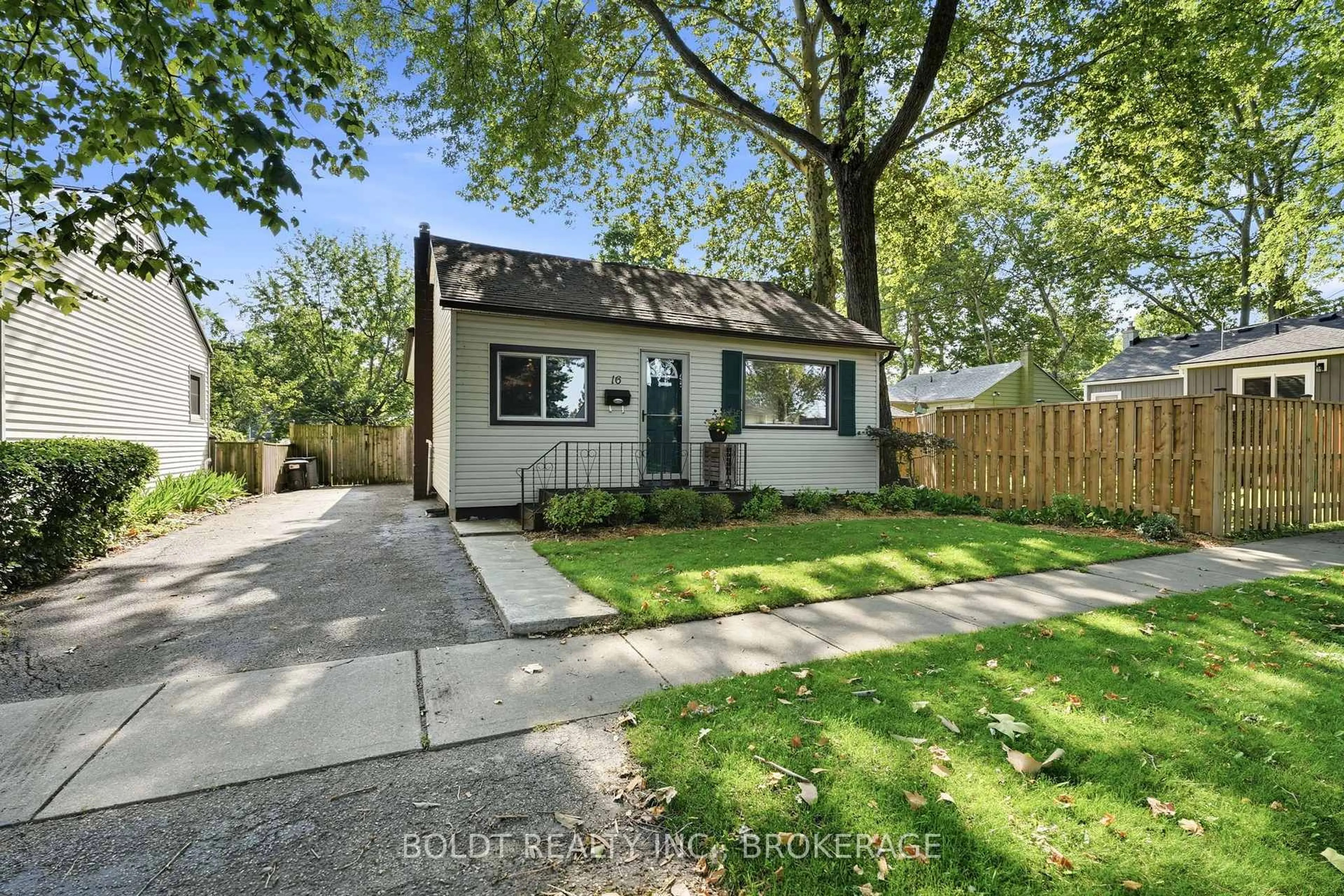 Unknown for 16 Longfellow Ave, St. Catharines Ontario L2R 6N5