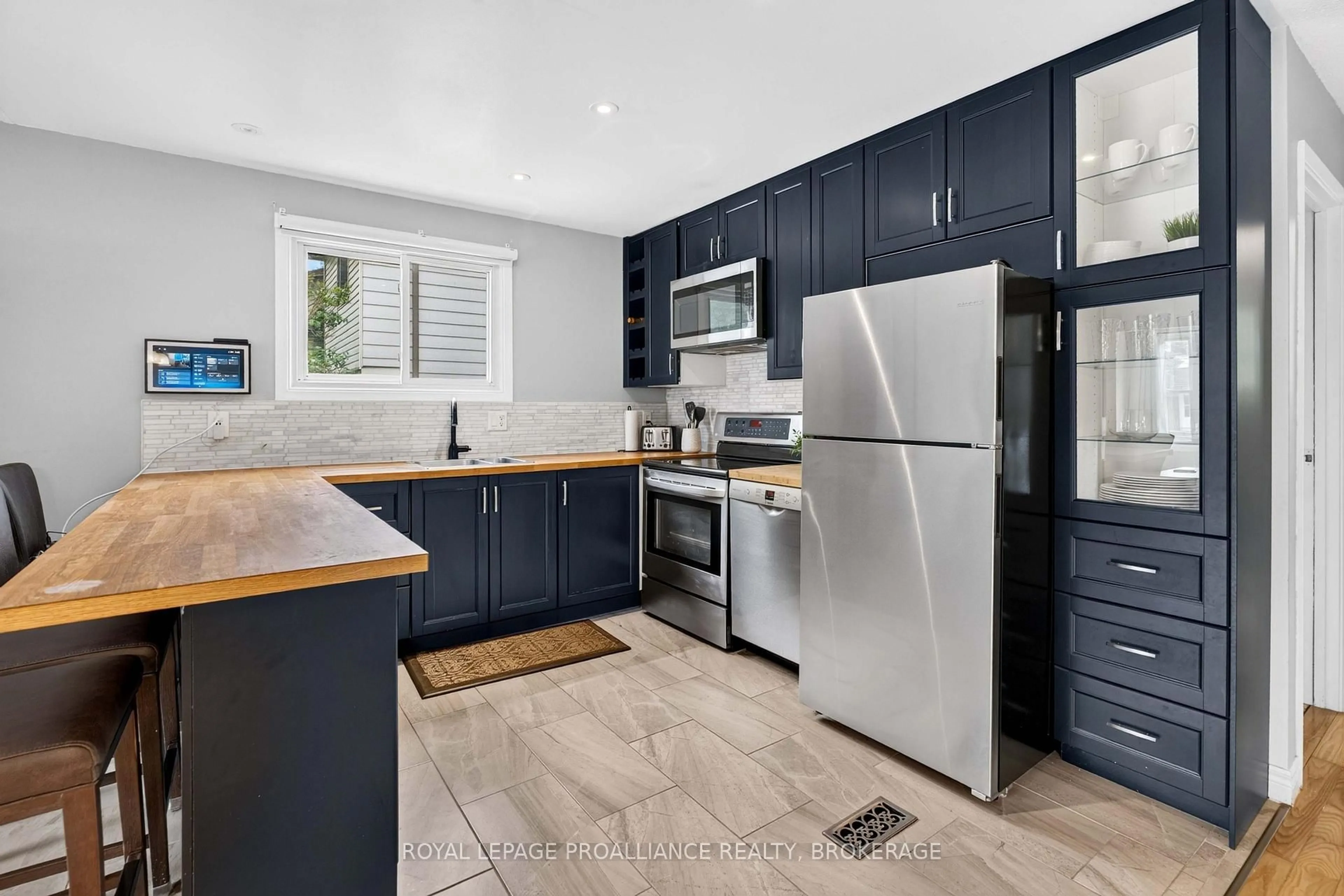 Open concept kitchen, ceramic/tile floor for 117 Wycliffe Cres, Kingston Ontario K7K 6B3