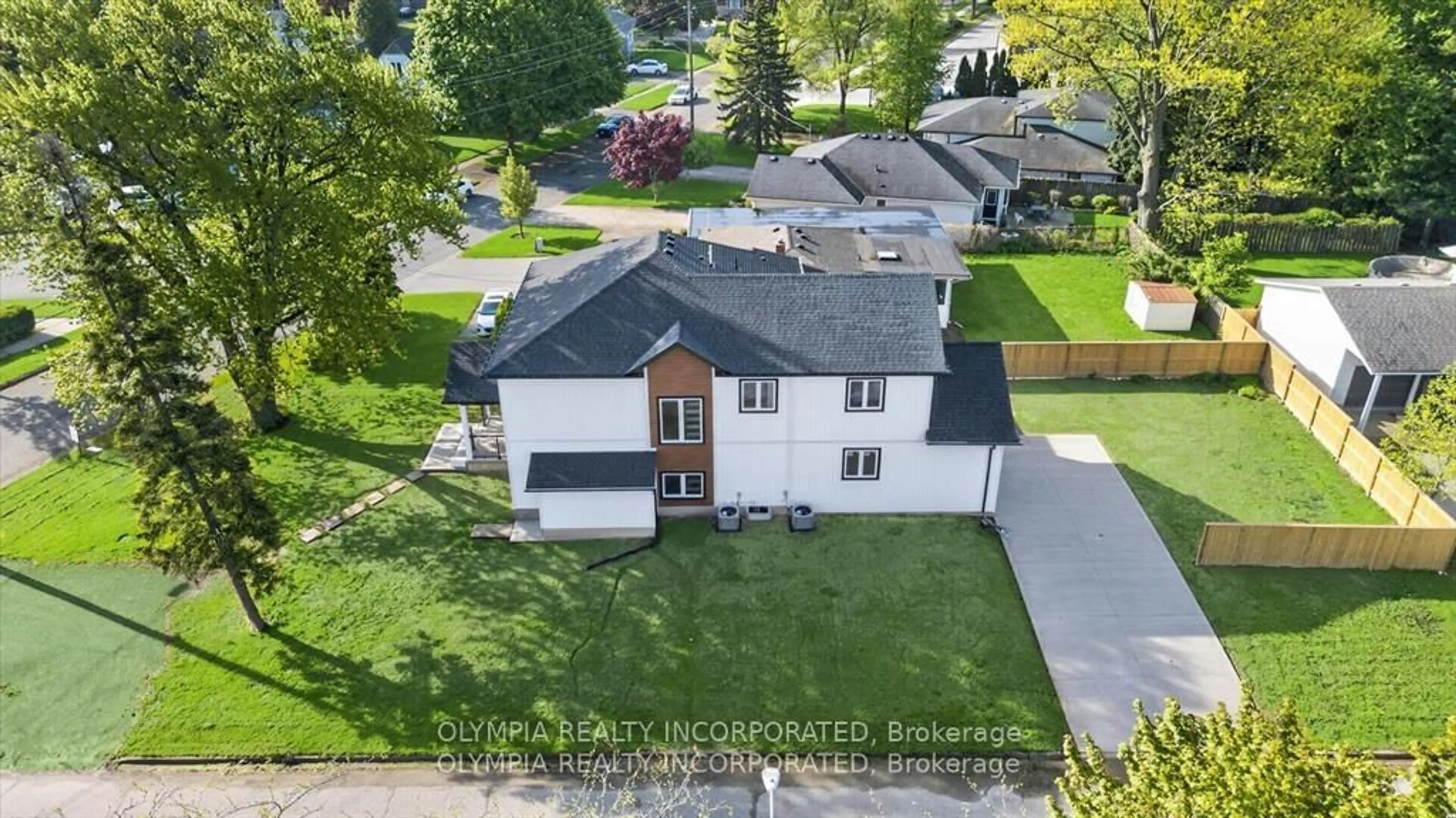 A pic from outside/outdoor area/front of a property/back of a property/a pic from drone, street for 1110 Vansickle Rd, St. Catharines Ontario L2S 2Z3