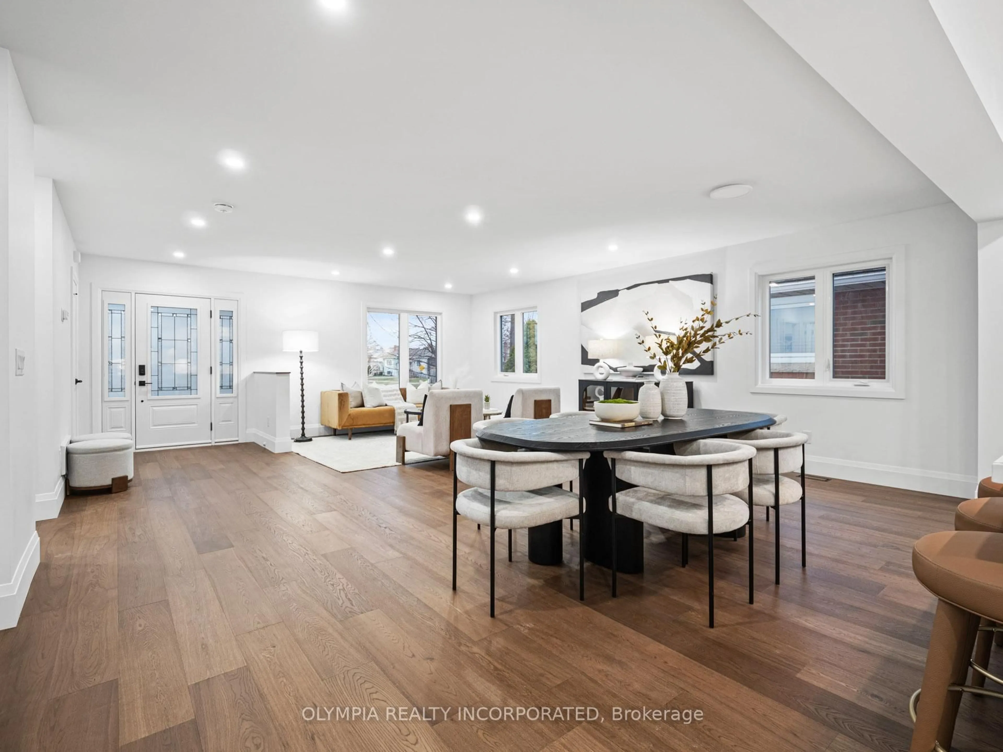 Open concept kitchen, unknown for 1110 Vansickle Rd, St. Catharines Ontario L2S 2Z3