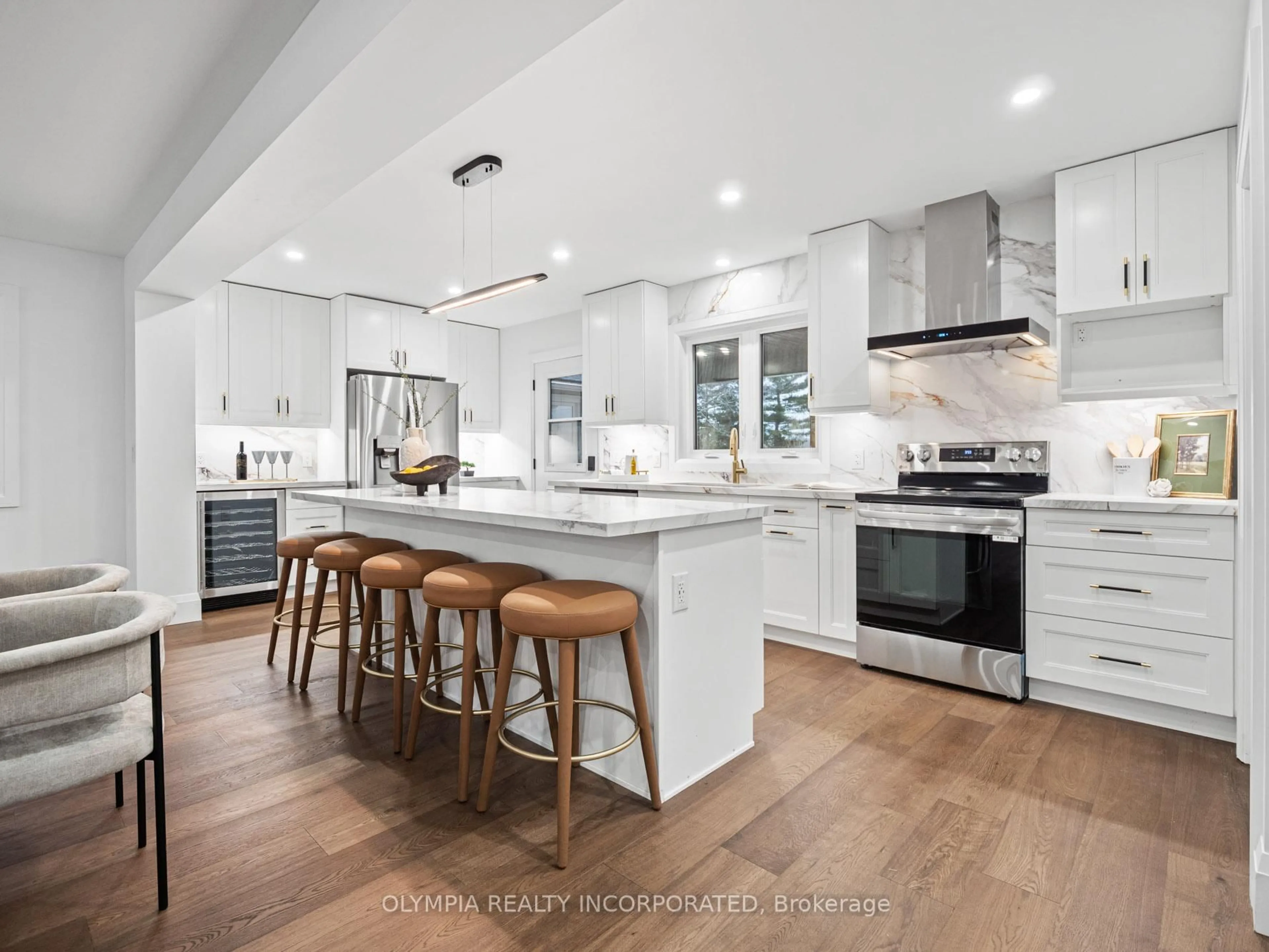 Open concept kitchen, unknown for 1110 Vansickle Rd, St. Catharines Ontario L2S 2Z3