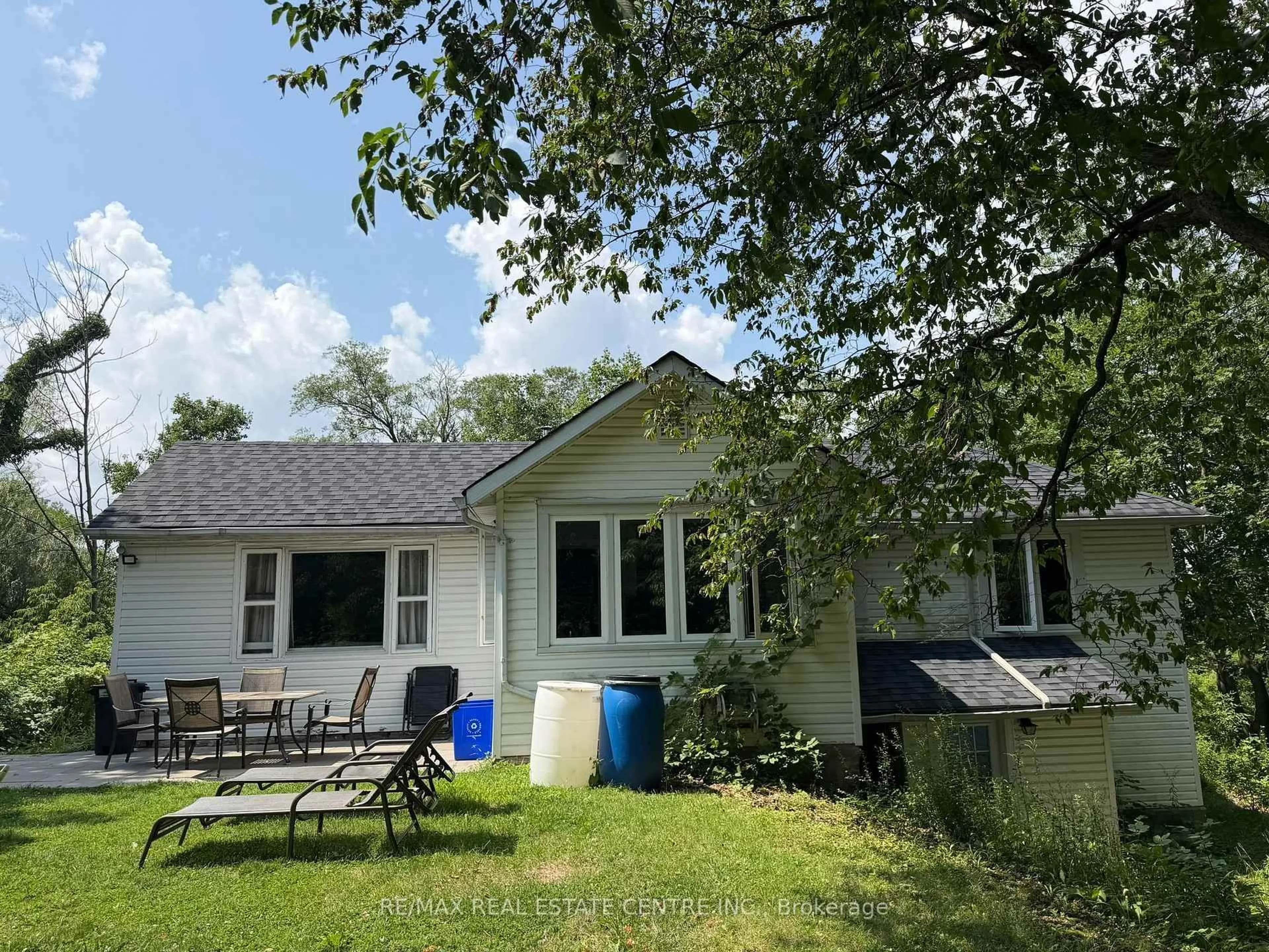 A pic from outside/outdoor area/front of a property/back of a property/a pic from drone, unknown for 716 Artaban Rd, Hamilton Ontario L9H 5E3