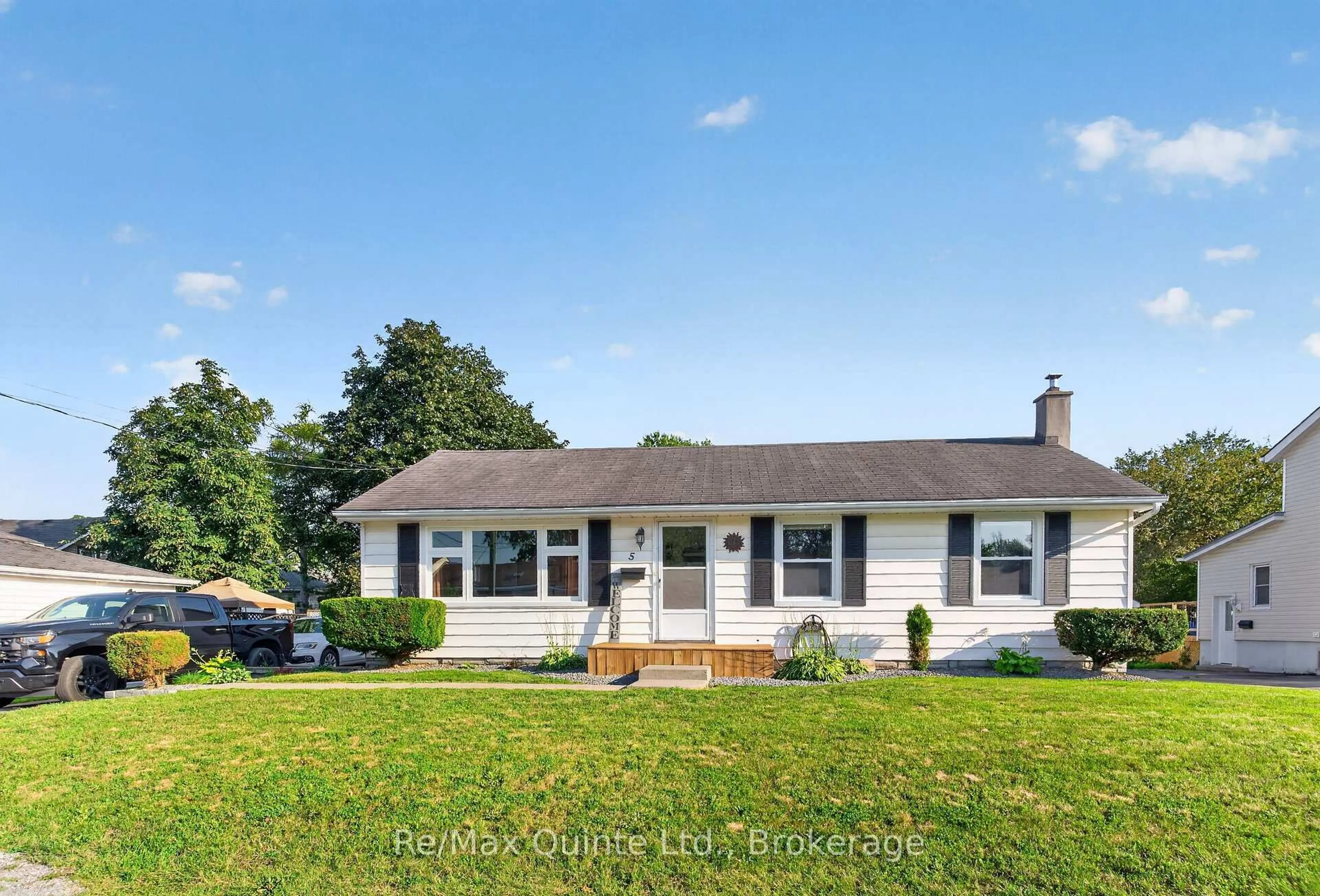 Home with vinyl exterior material, water/lake/river/ocean view for 5 WILKINS St, Belleville Ontario K8P 1P2