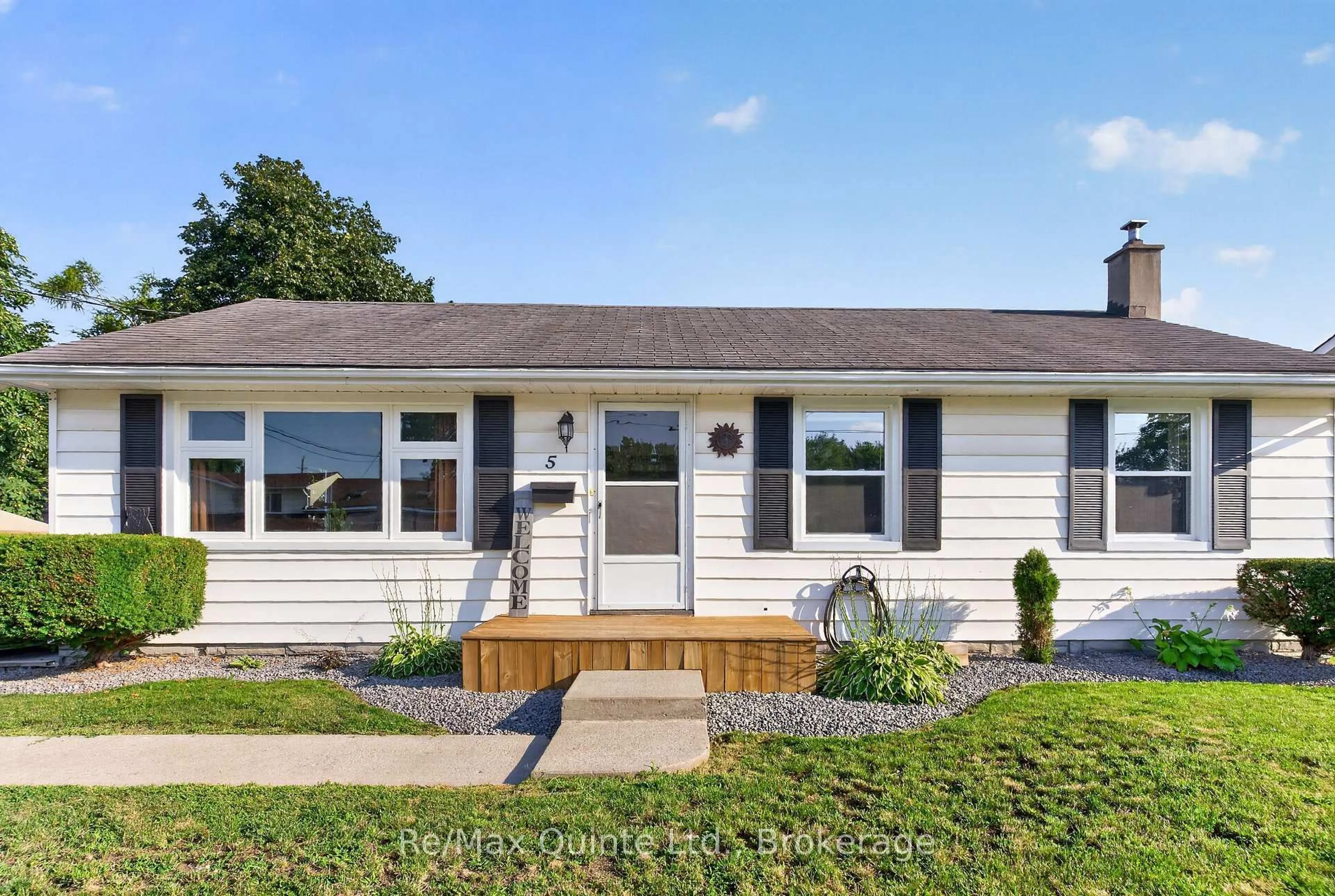 Home with vinyl exterior material, street for 5 WILKINS St, Belleville Ontario K8P 1P2