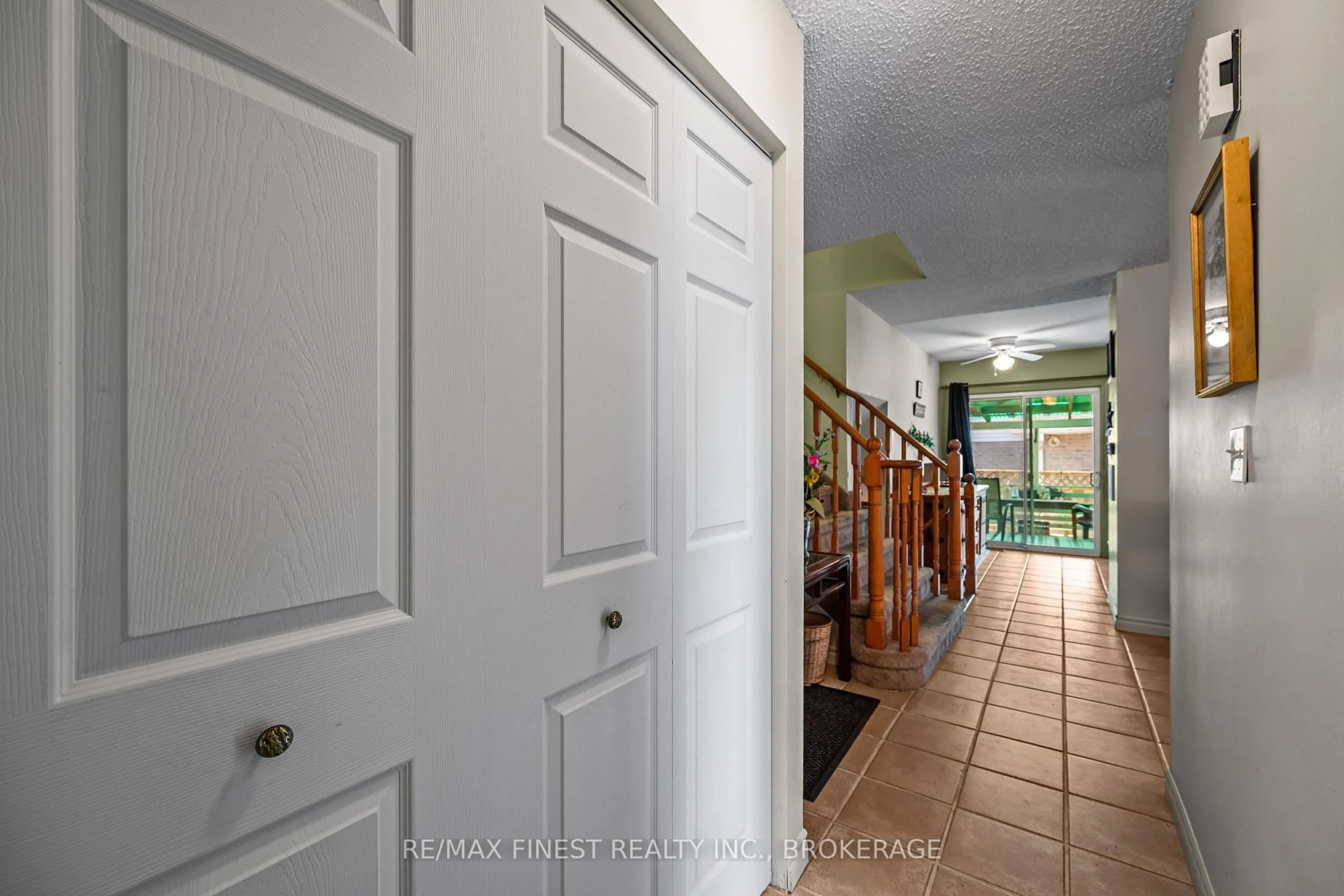 Indoor entryway for 105 Grenadier Dr, Kingston Ontario K7K 6E7