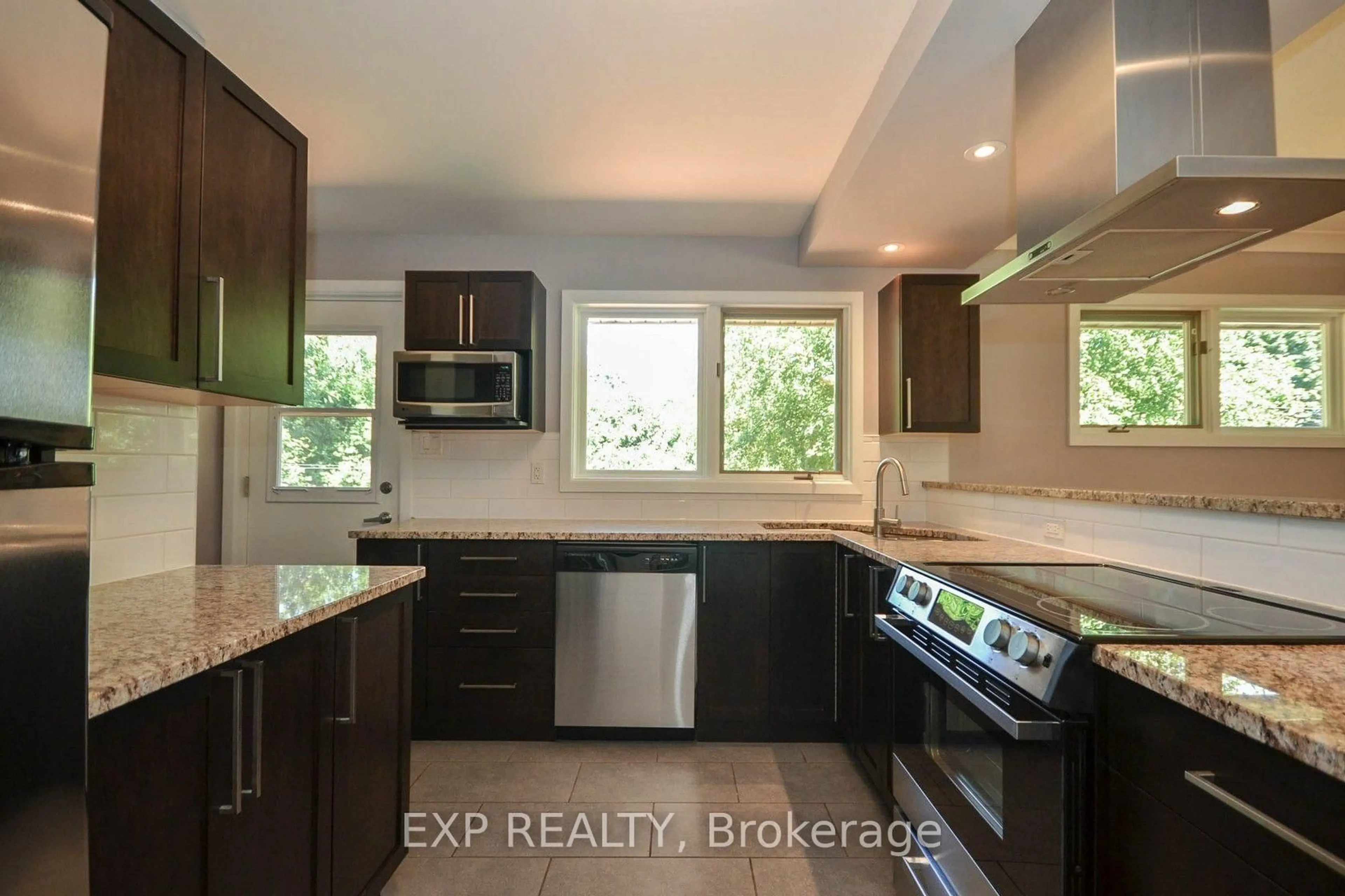 Unknown for 6 Solva Dr, Ottawa Ontario K2H 5R5