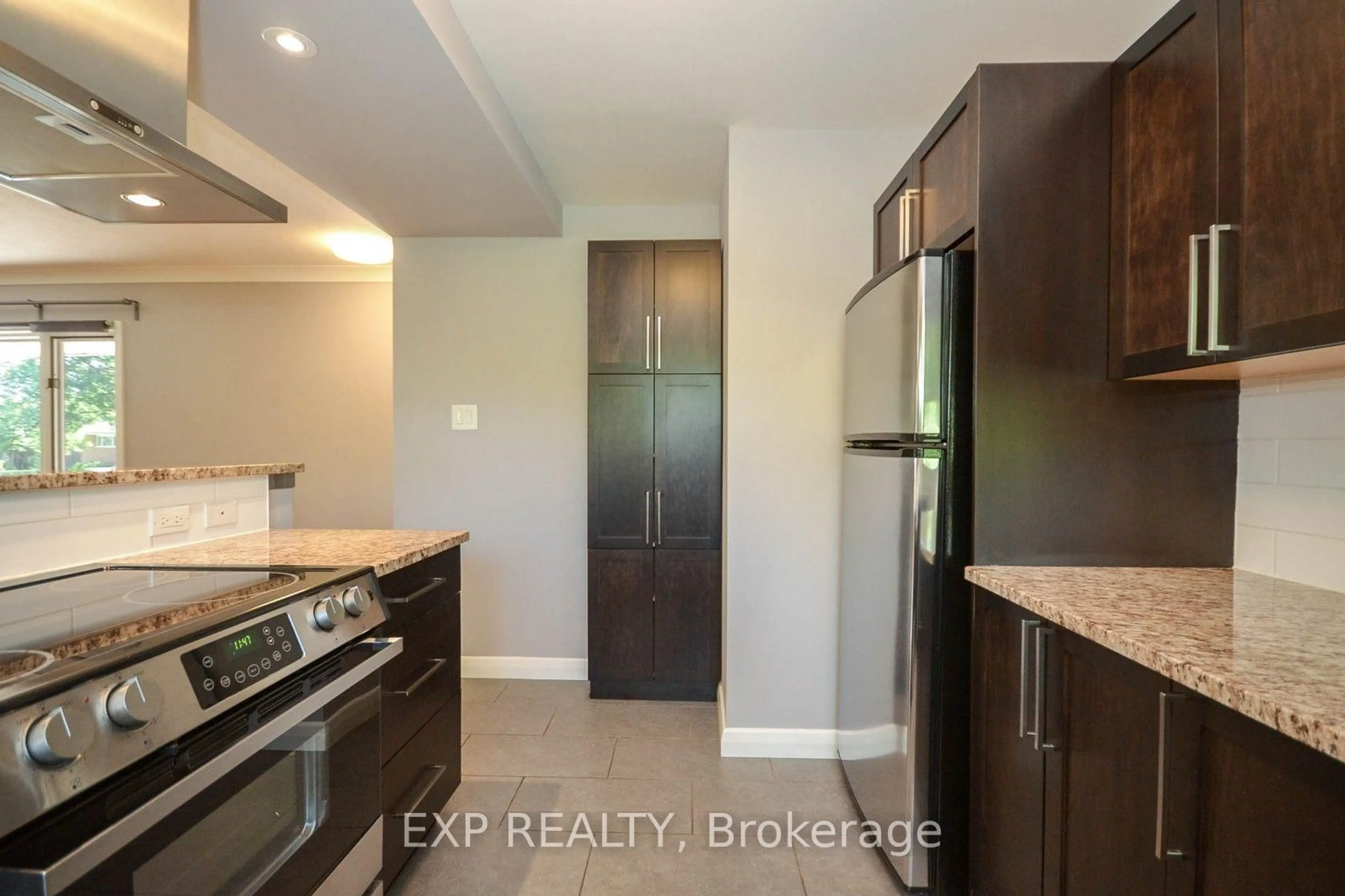 Unknown for 6 Solva Dr, Ottawa Ontario K2H 5R5